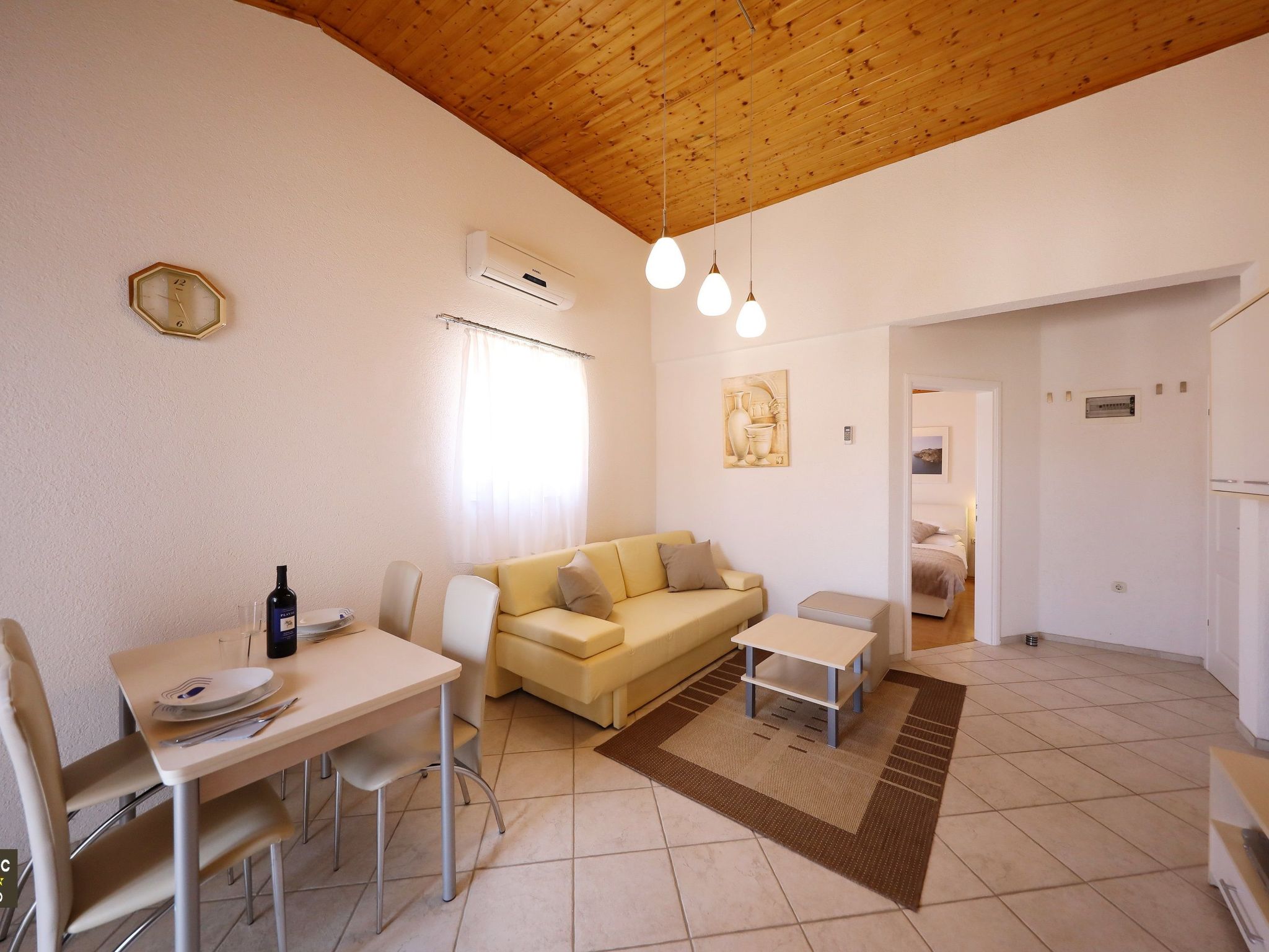 Gesamte Wohnung in Vir mit Großem Balkon-Image-tags.info