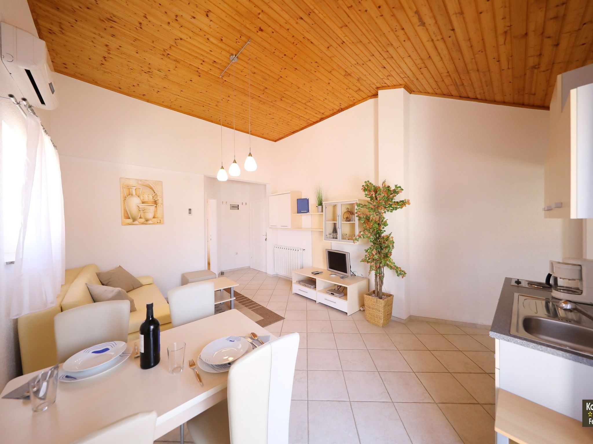 Gesamte Wohnung in Vir mit Großem Balkon-Image-tags.info