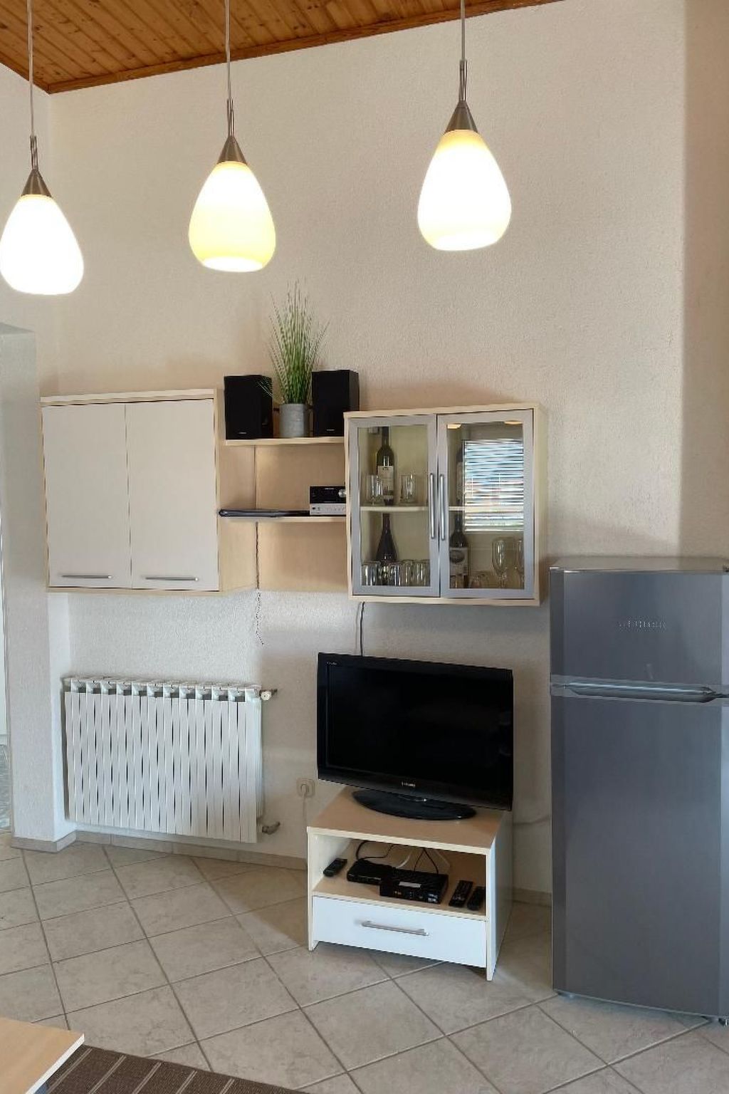 Gesamte Wohnung in Vir mit Großem Balkon-Image-tags.info