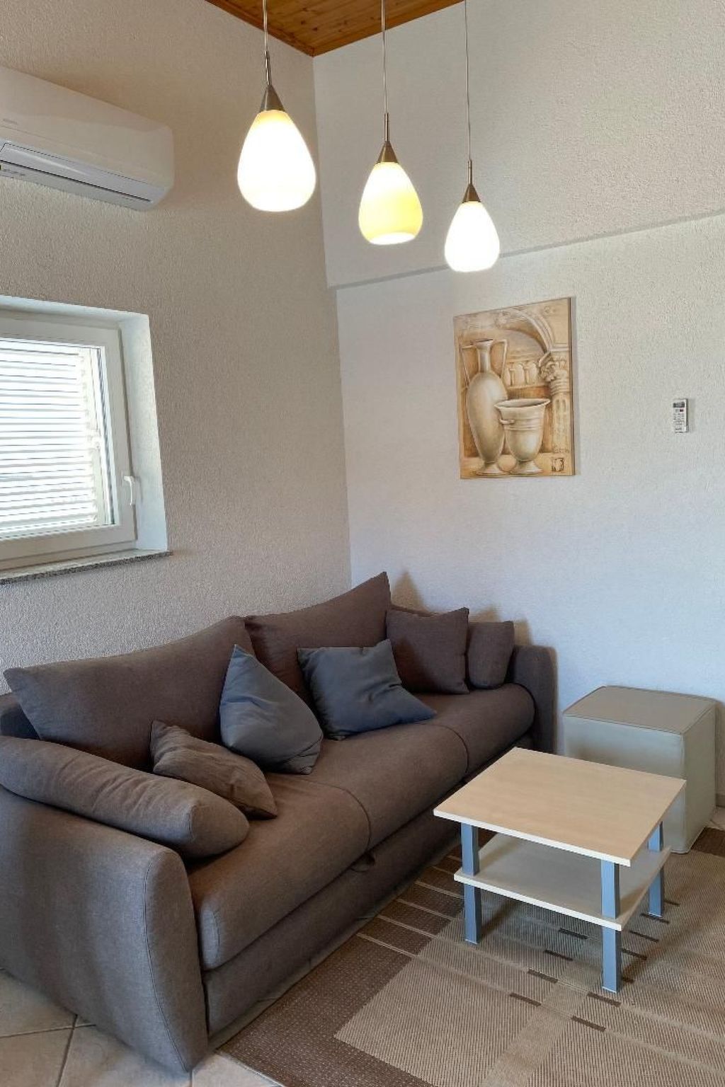 Gesamte Wohnung in Vir mit Großem Balkon-Image-tags.info