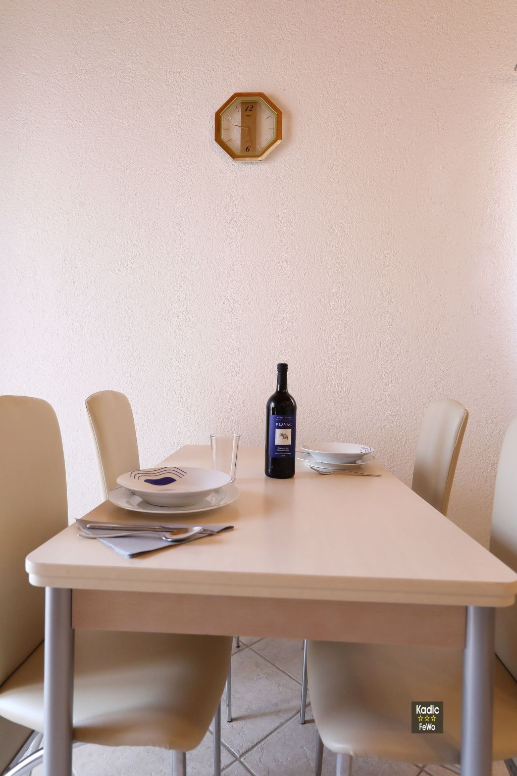 Gesamte Wohnung in Vir mit Großem Balkon-Image-tags.info