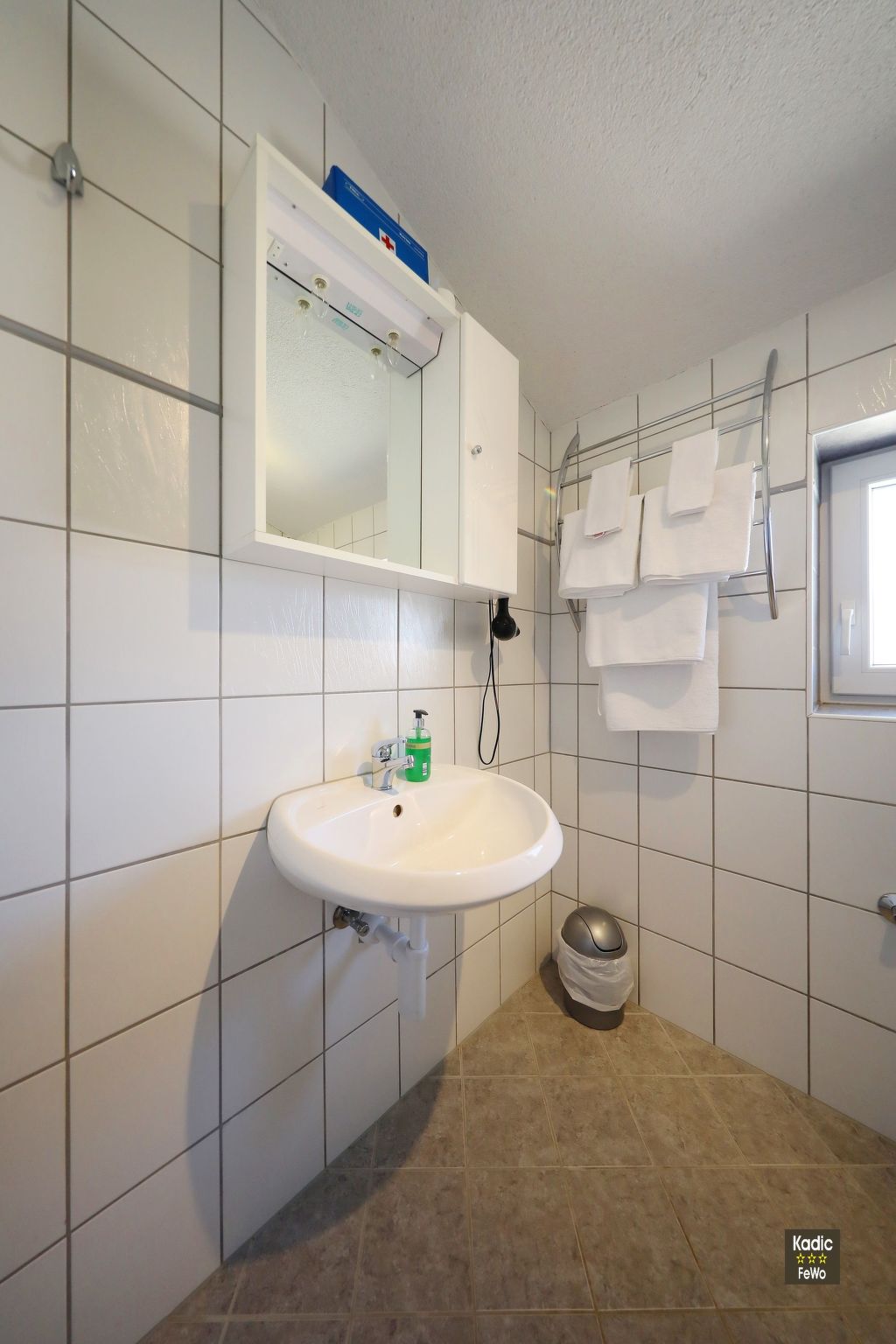 Gesamte Wohnung in Vir mit Großem Balkon-Image-tags.info