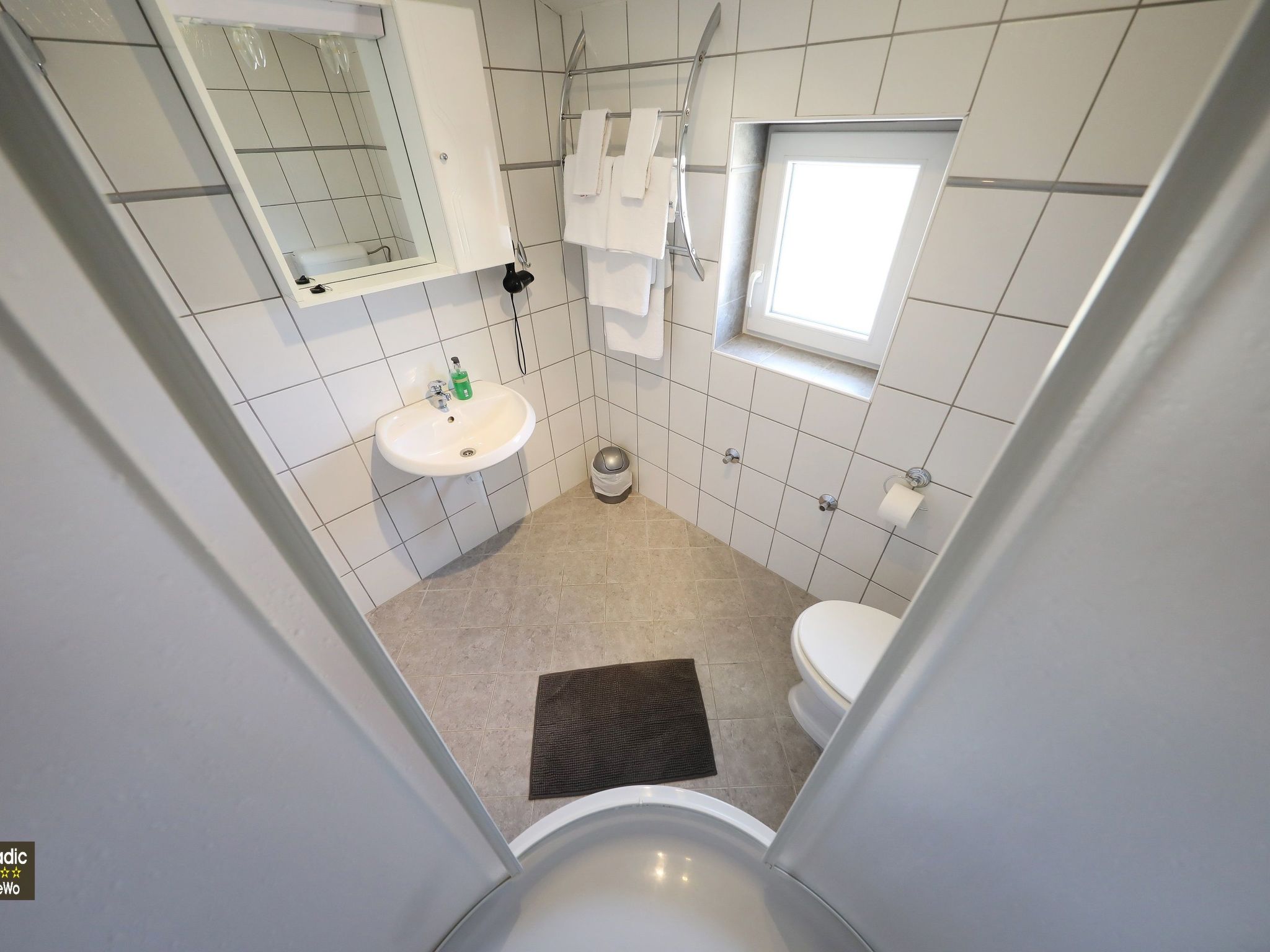 Gesamte Wohnung in Vir mit Großem Balkon-Image-tags.info