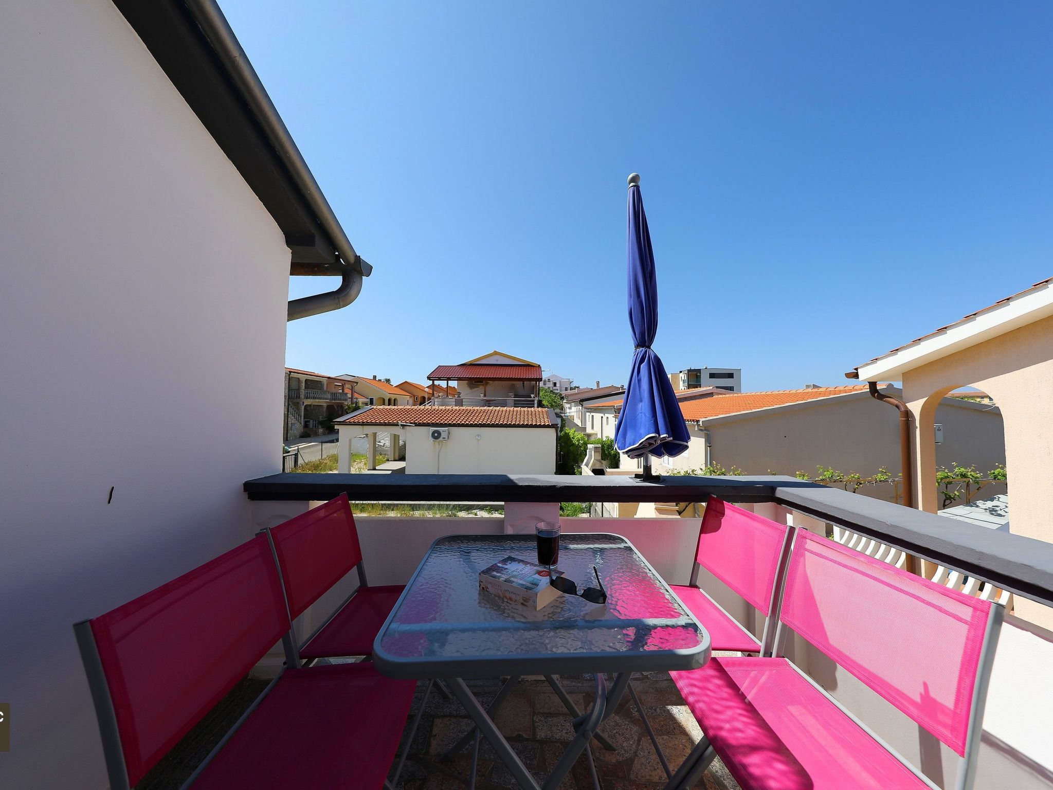 Gesamte Wohnung in Vir mit Großem Balkon-Image-tags.info