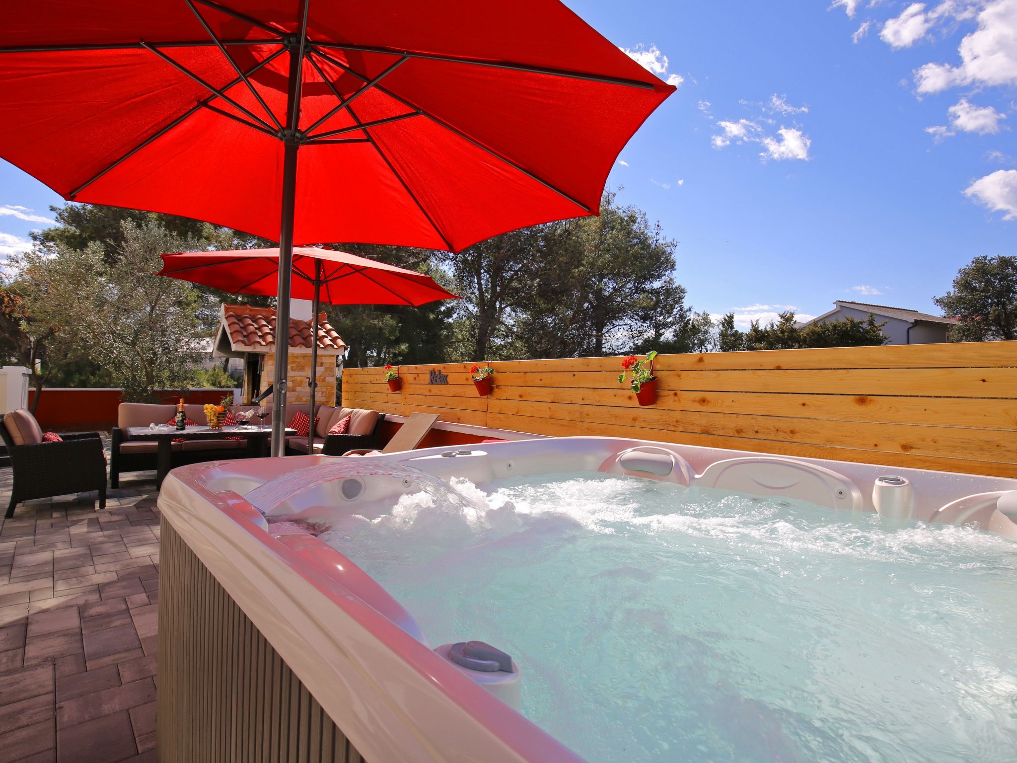 Vakantiehuis met omheinde tuin in Vir (Kroatië) 1 hond is welkom