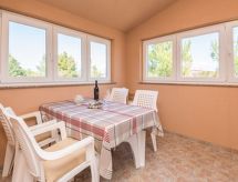Appartement Zaklina 3: Intiem vakantieverblijf op 600m van zee op eiland Vir - thumbnail 4