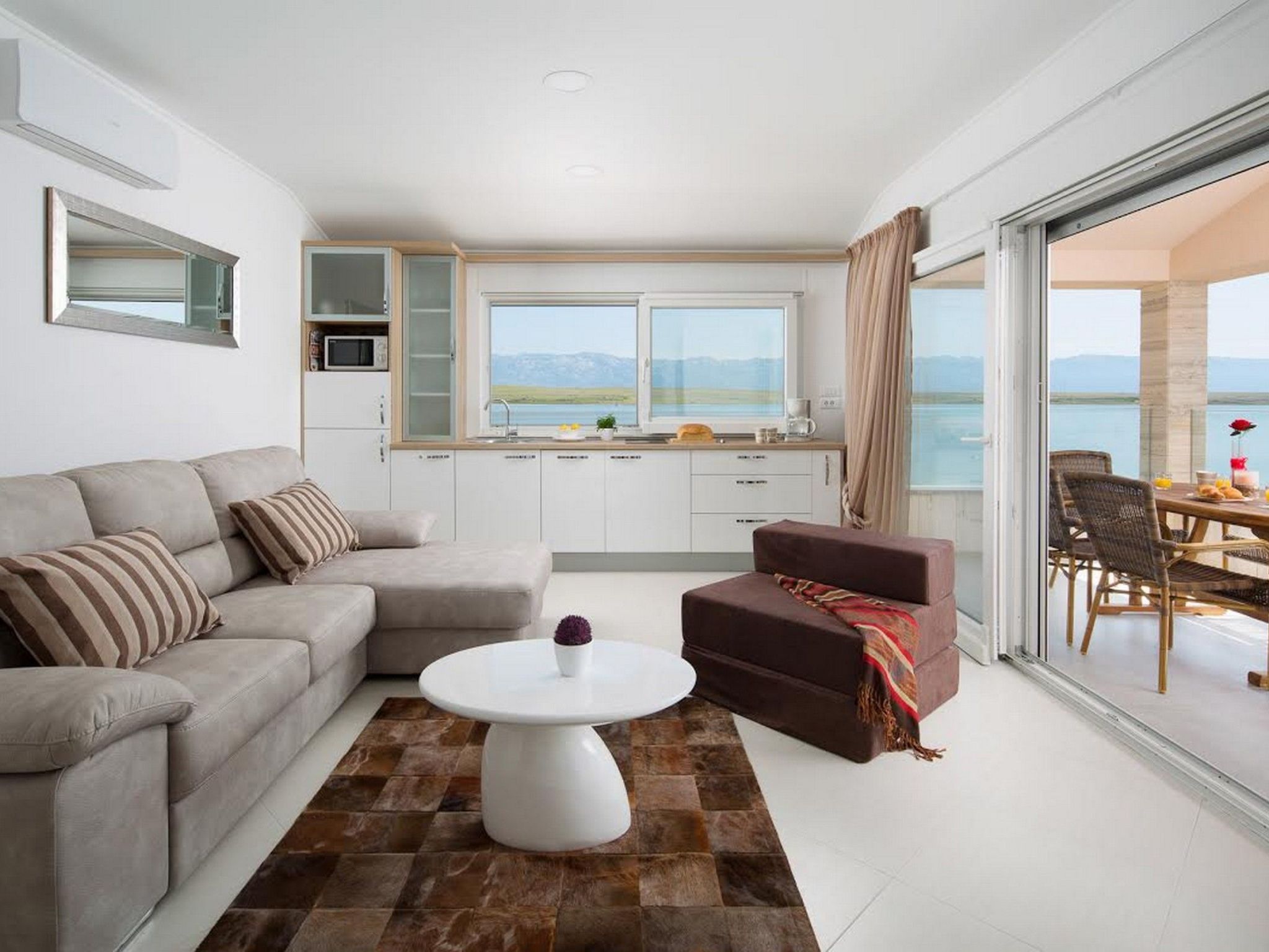 Apartment Vista Royal 5