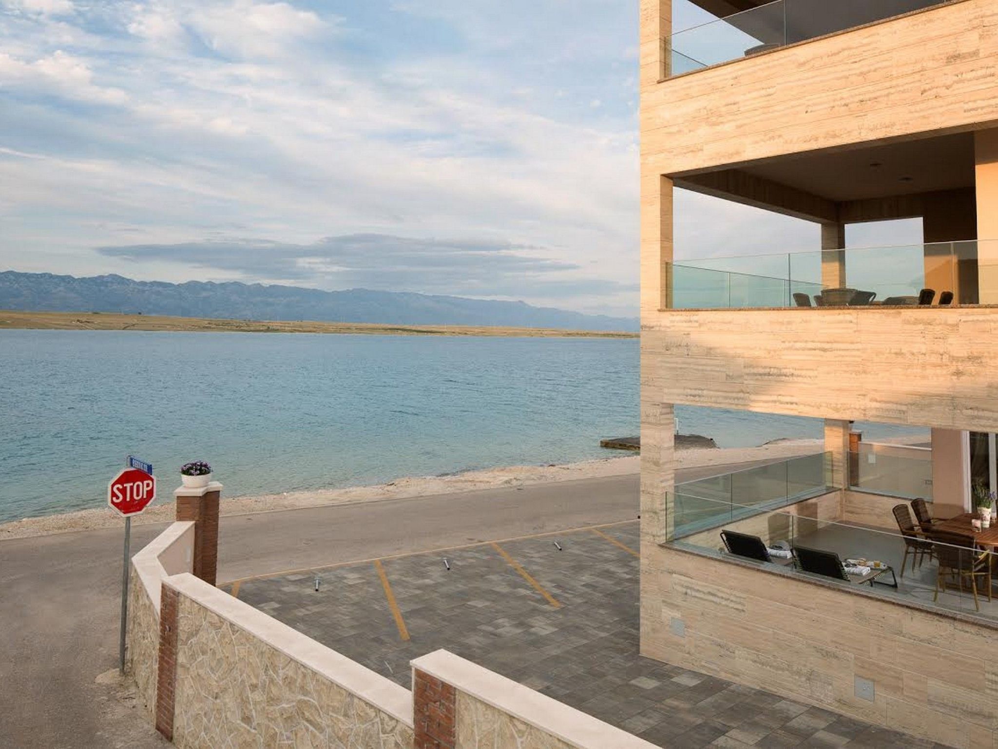 Apartment Vista Royal 5-Image-tags.info