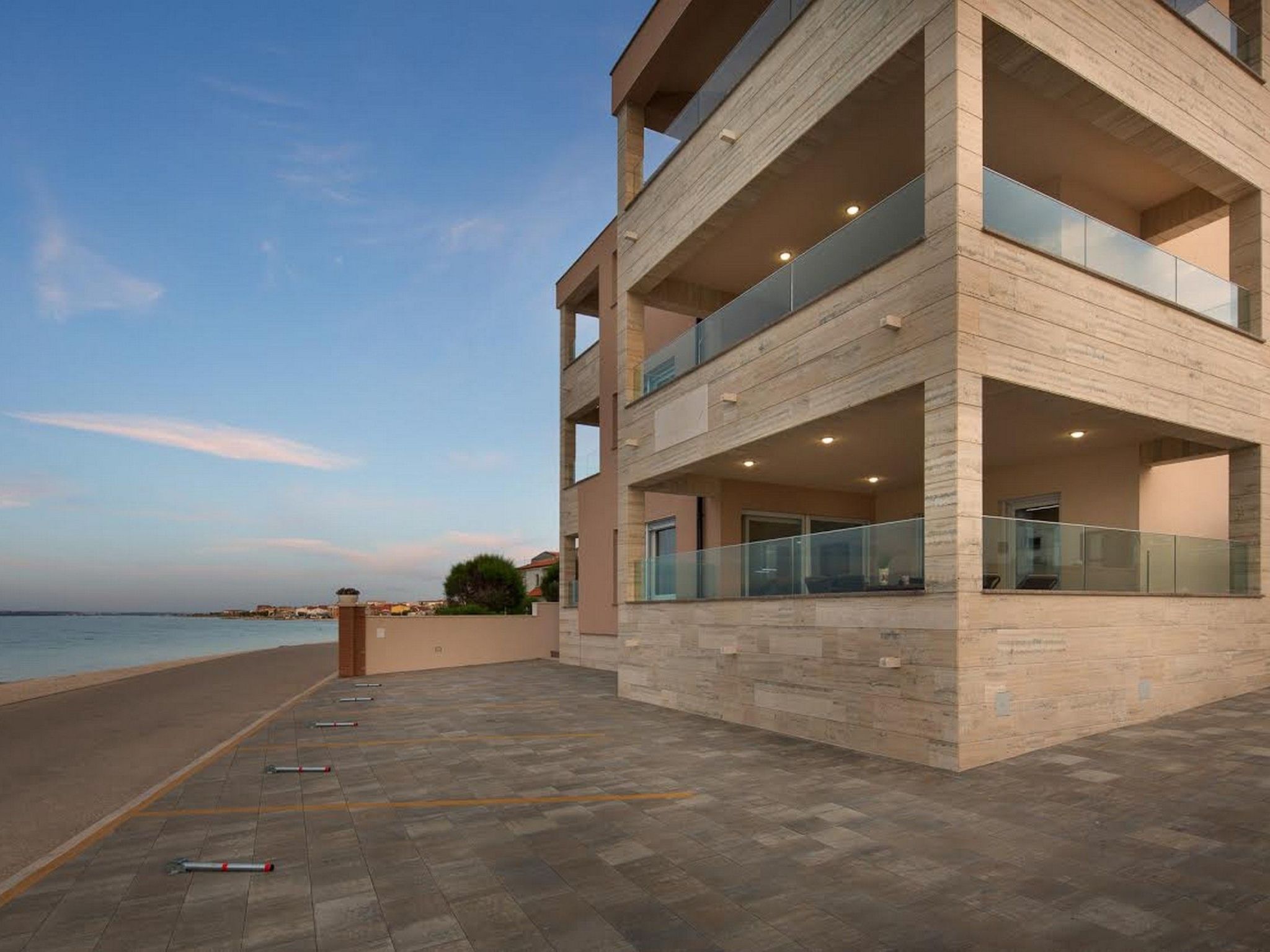 Apartment Vista Royal 5-Image-tags.info