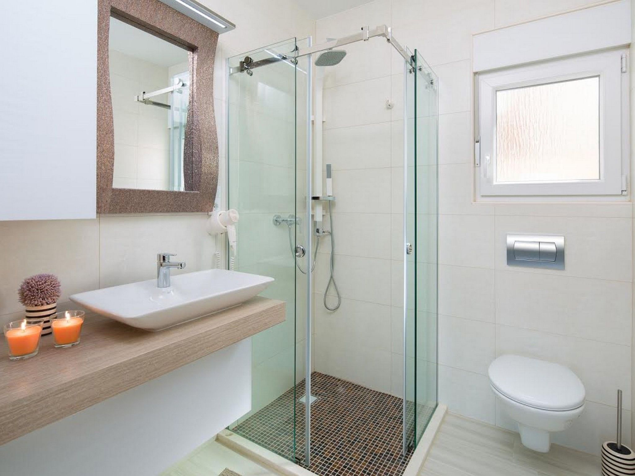 Apartment Vista Royal 3-Image-tags.info