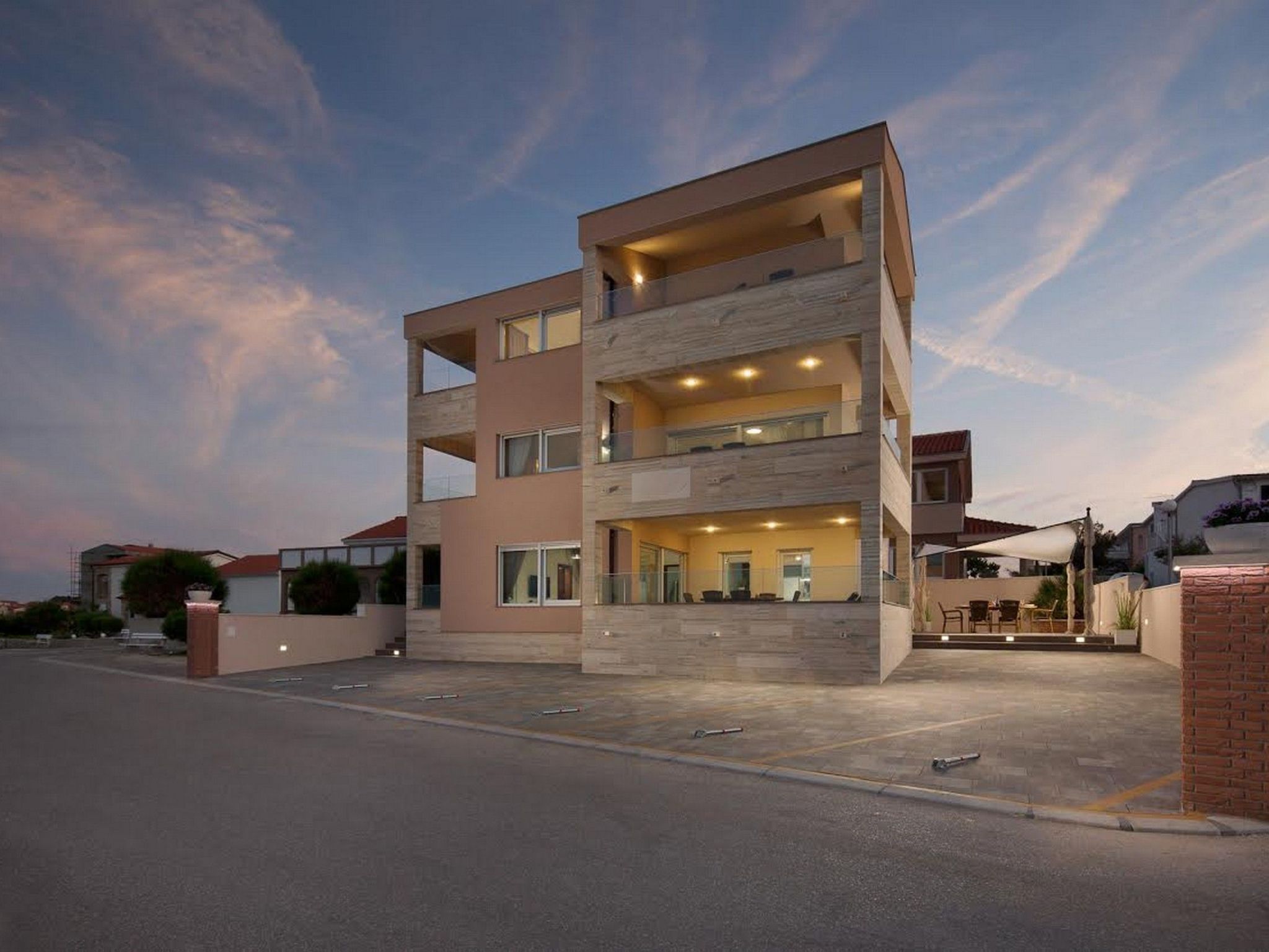 Apartment Vista Royal 3-Image-tags.info