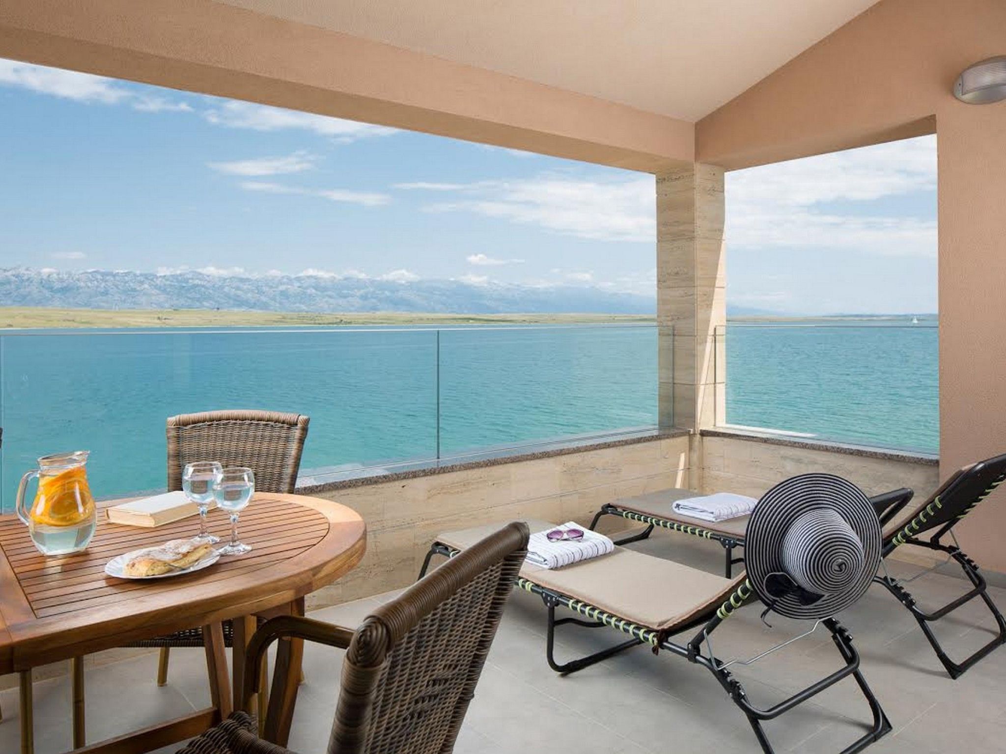 Apartment Vista Royal 4