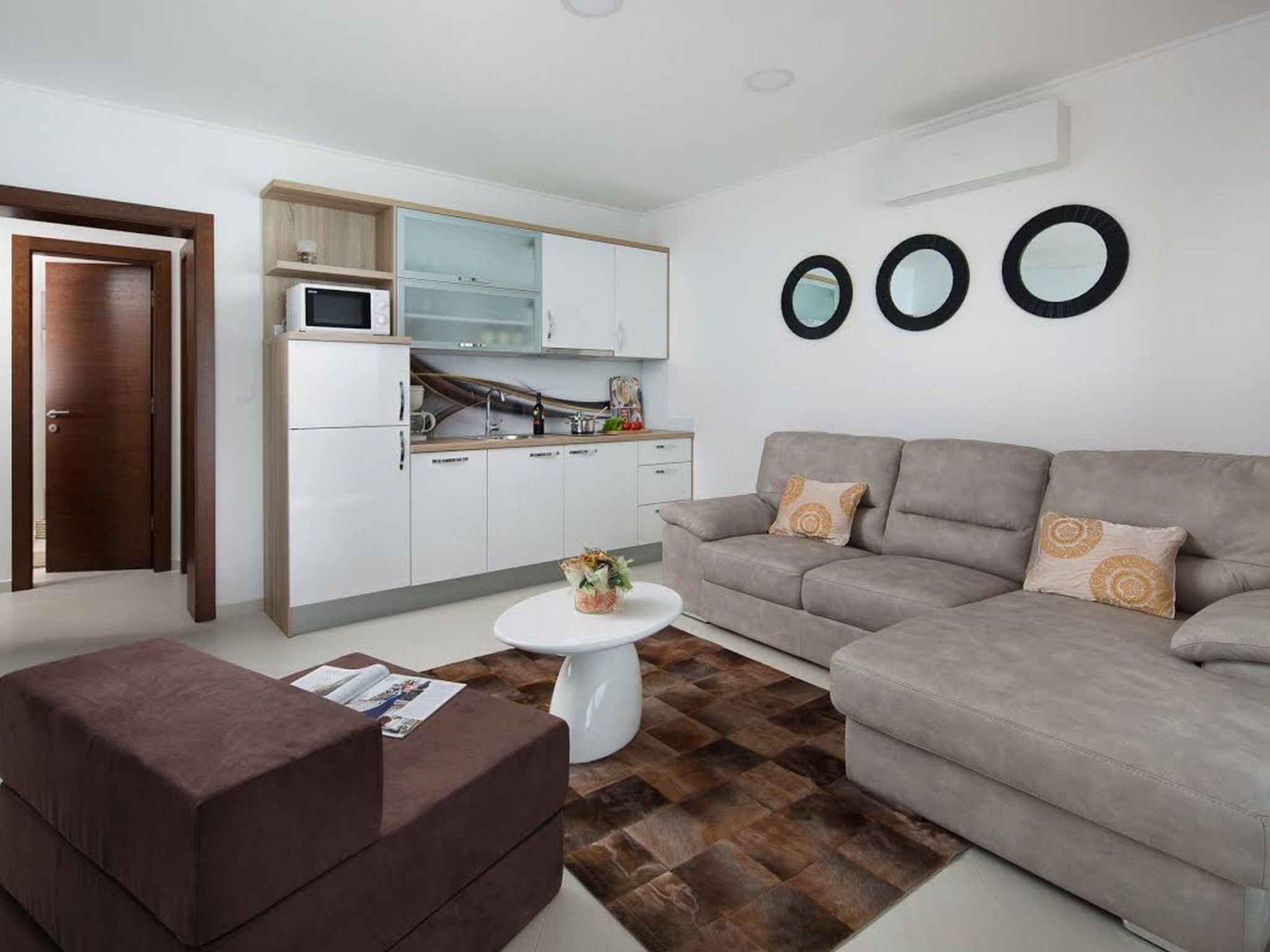 Apartment Vista Royal 4