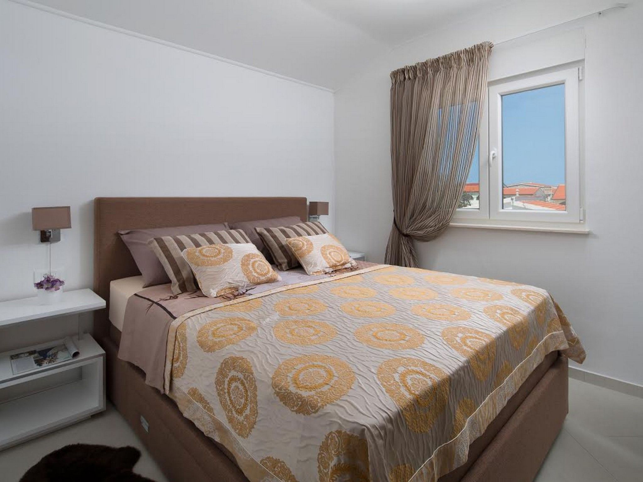 Apartment Vista Royal 4-Image-tags.info