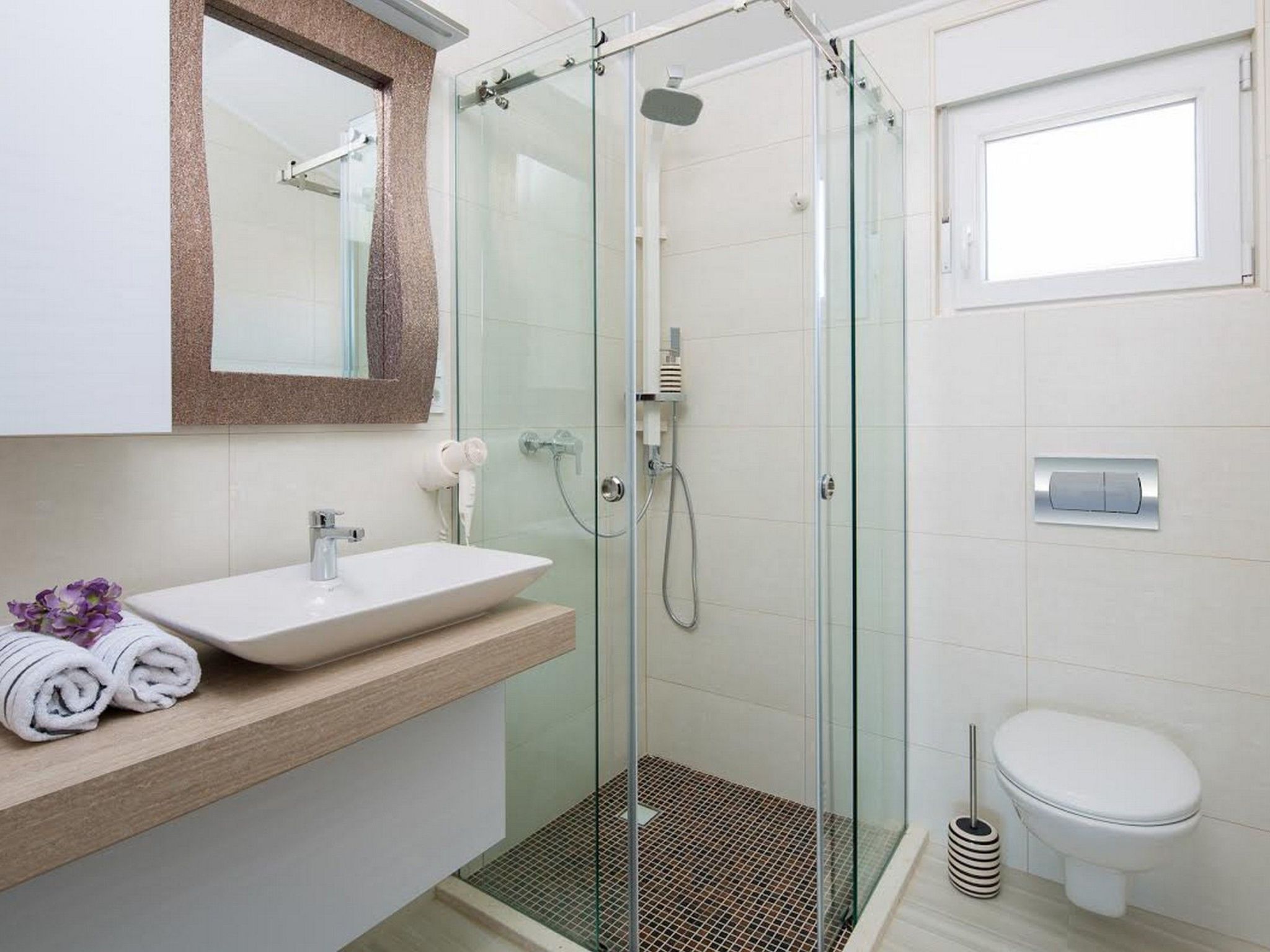 Apartment Vista Royal 4-Image-tags.info