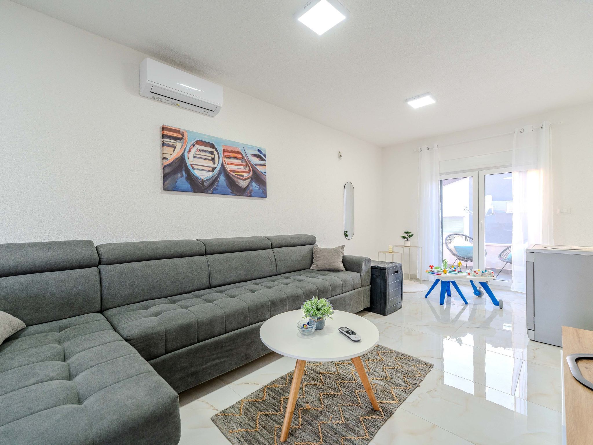 Apartment Midi-Dedans