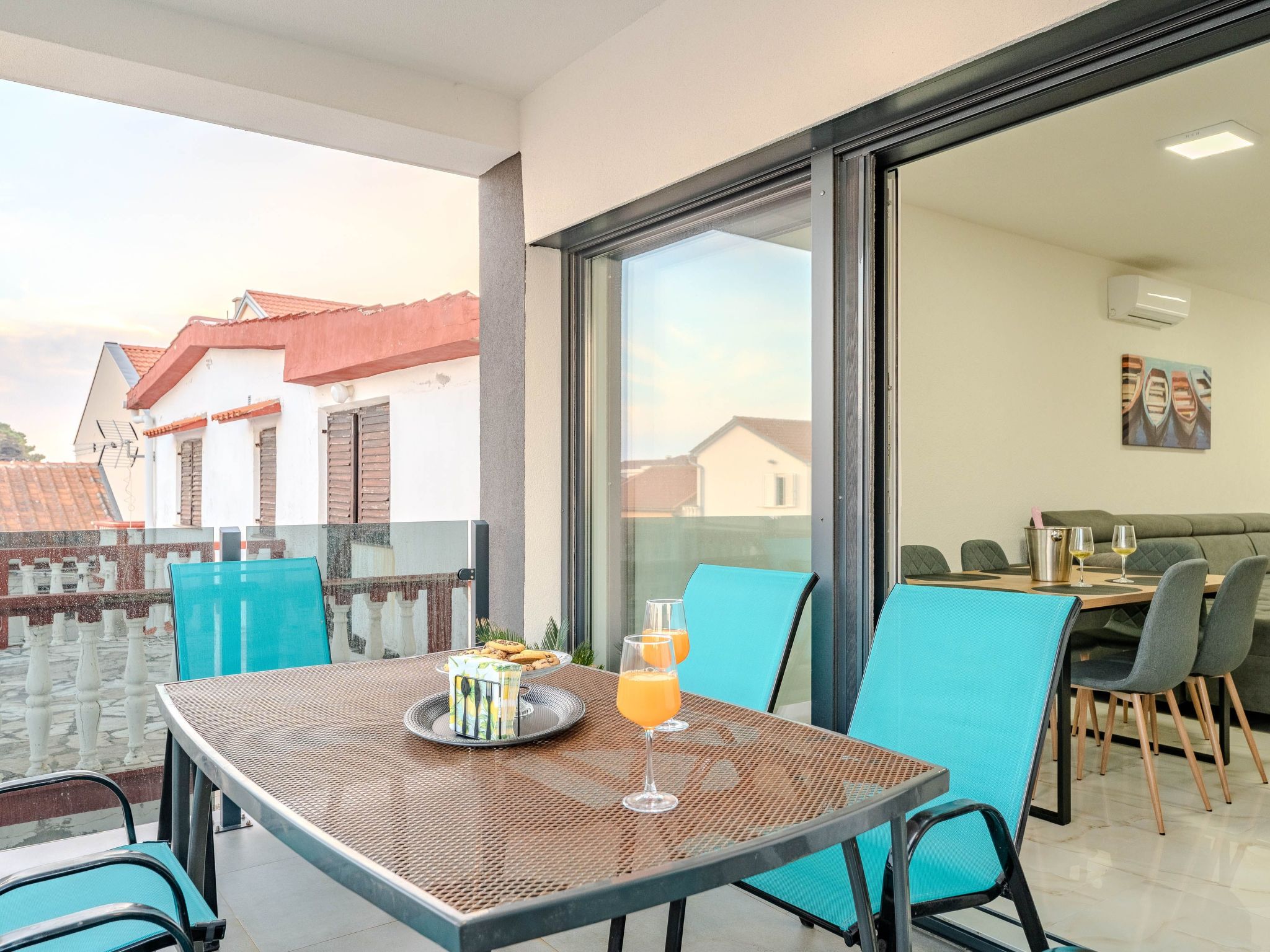 Apartment Midi-Dedans