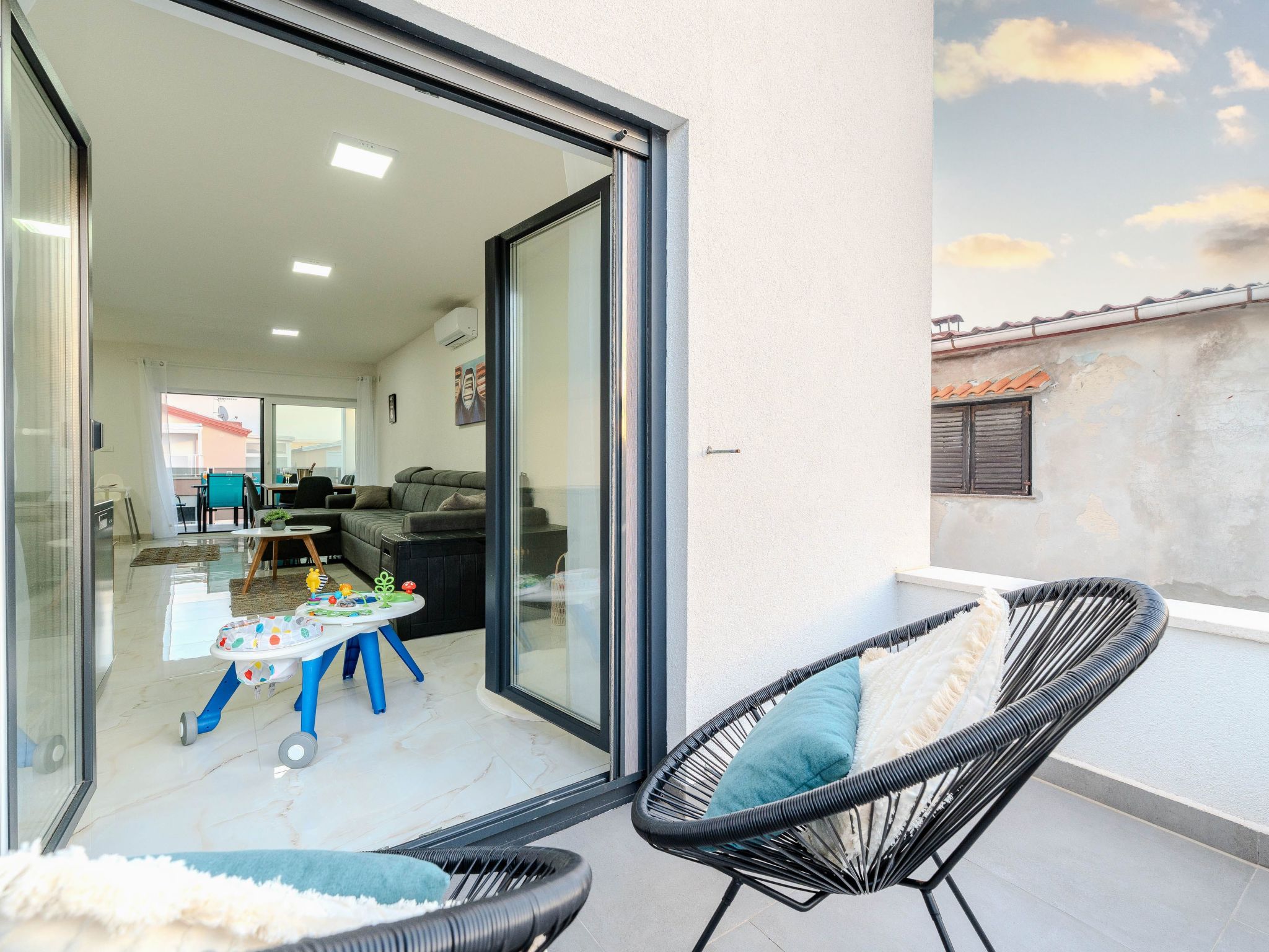 Apartment Midi-Dedans