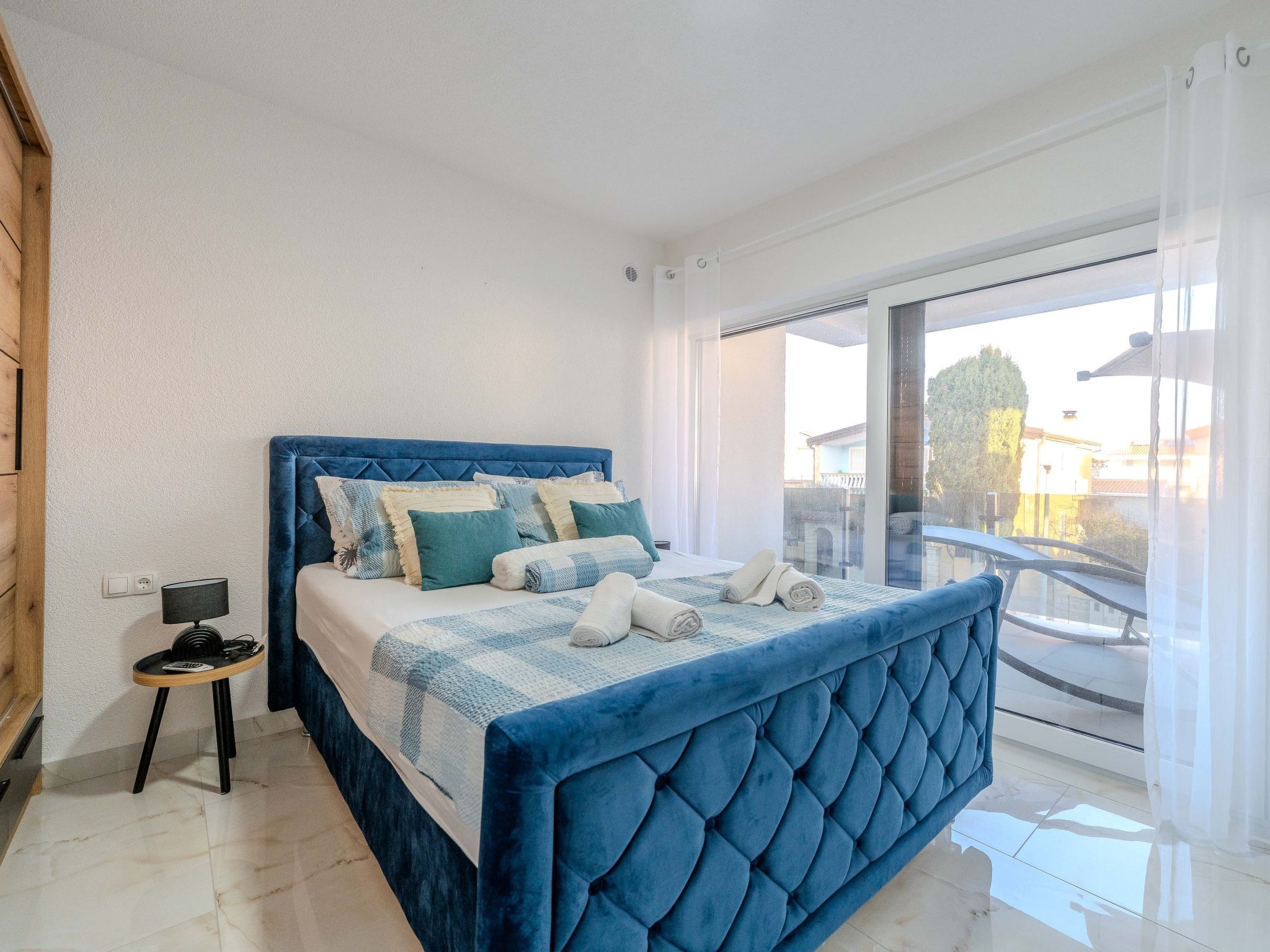 Apartment Midi-Dedans