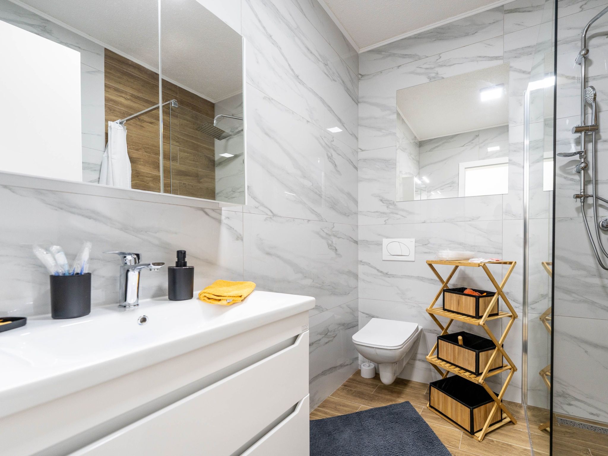 Apartment Midi-Dedans