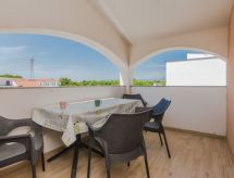 Appartement Budimir 6: Fijn verblijf vlakbij zee in Vir, Noord-Dalmatië - thumbnail 1
