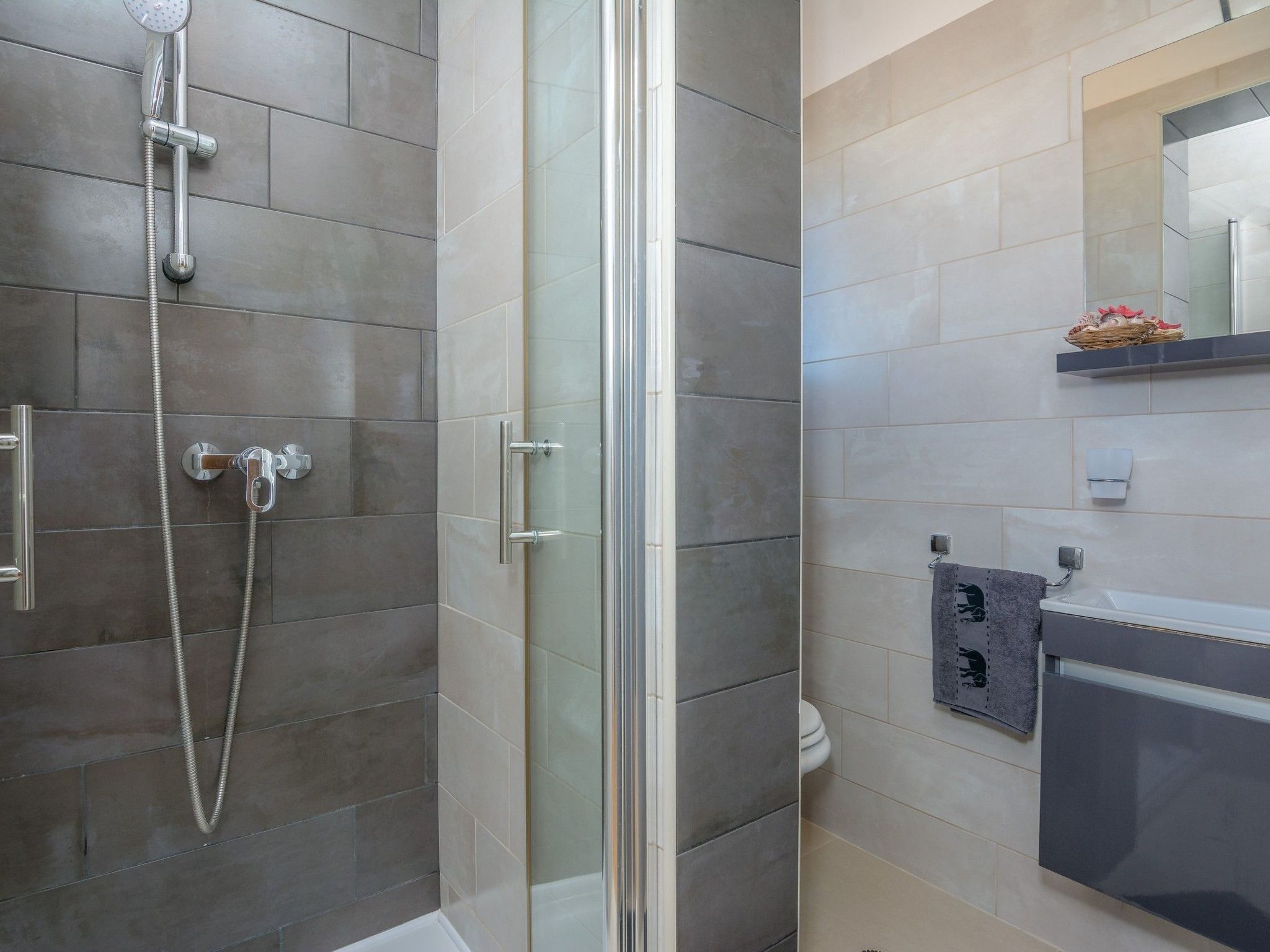 Apartment Radovic Nives-Image-tags.info