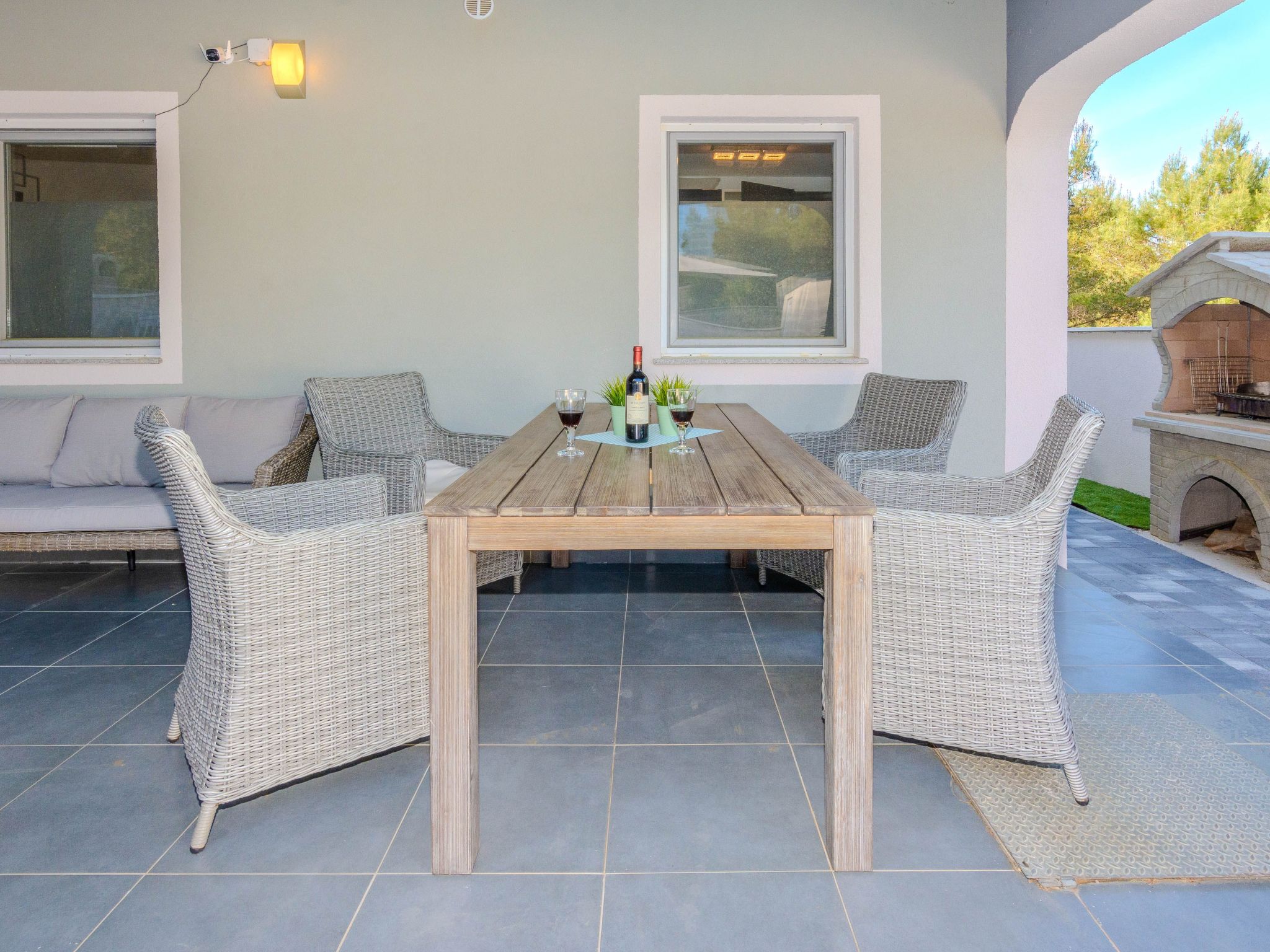 HH Stjepanovic-Image-tags.info