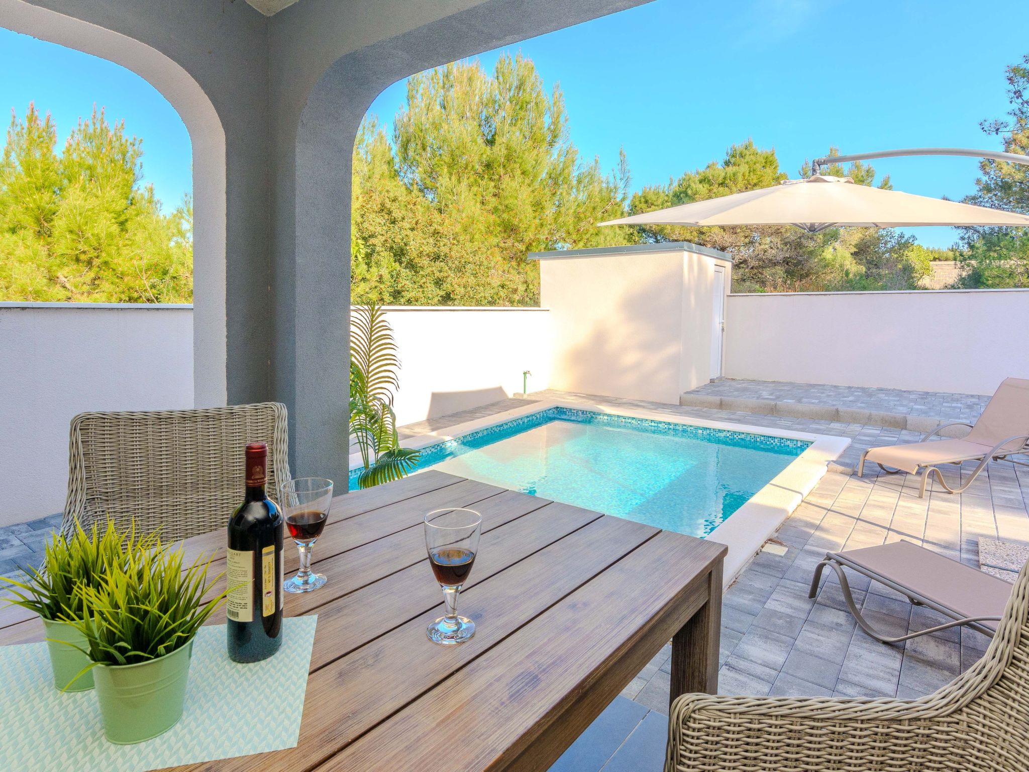 HH Stjepanovic-Image-tags.info