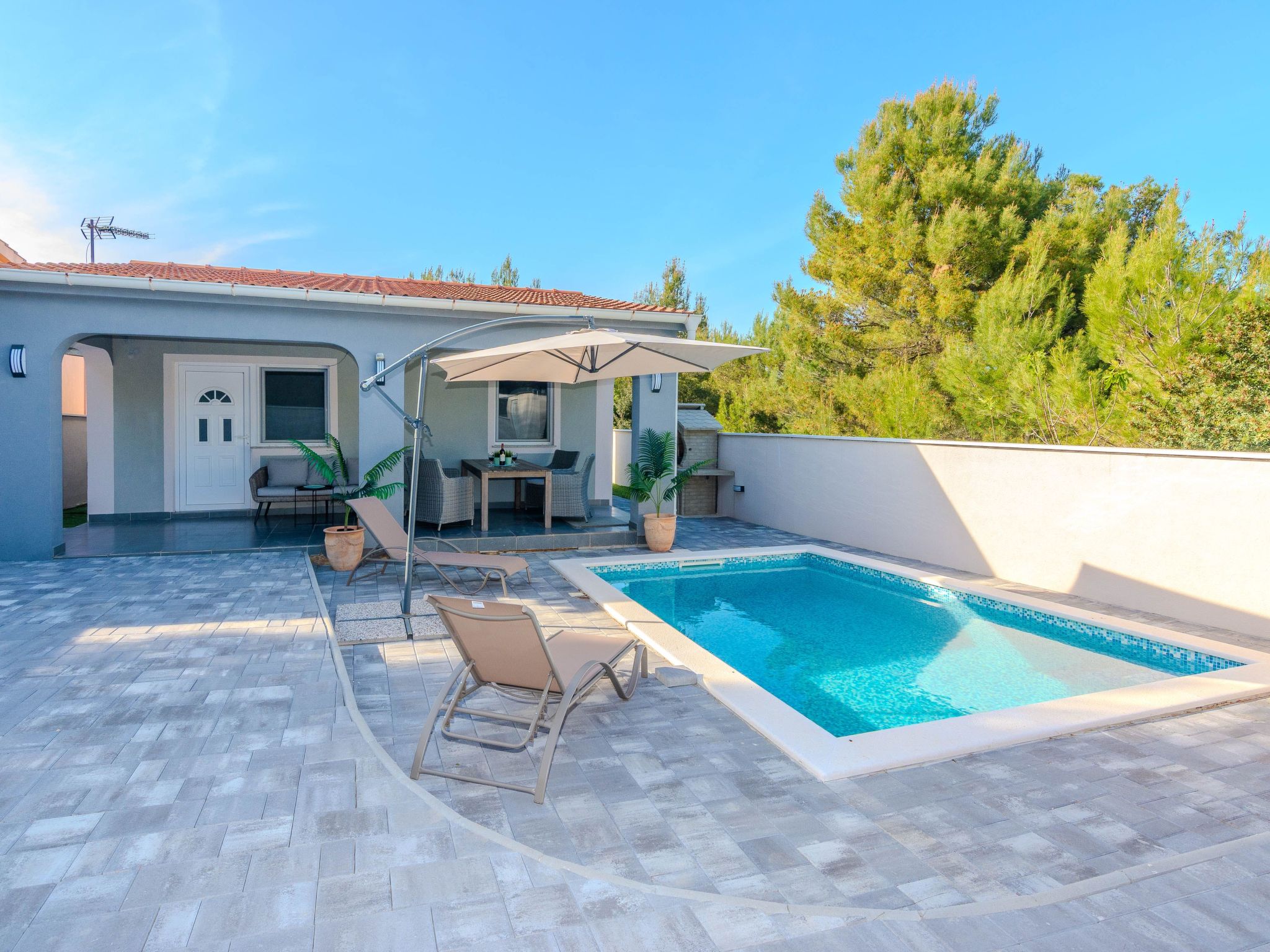 HH Stjepanovic-Image-tags.info