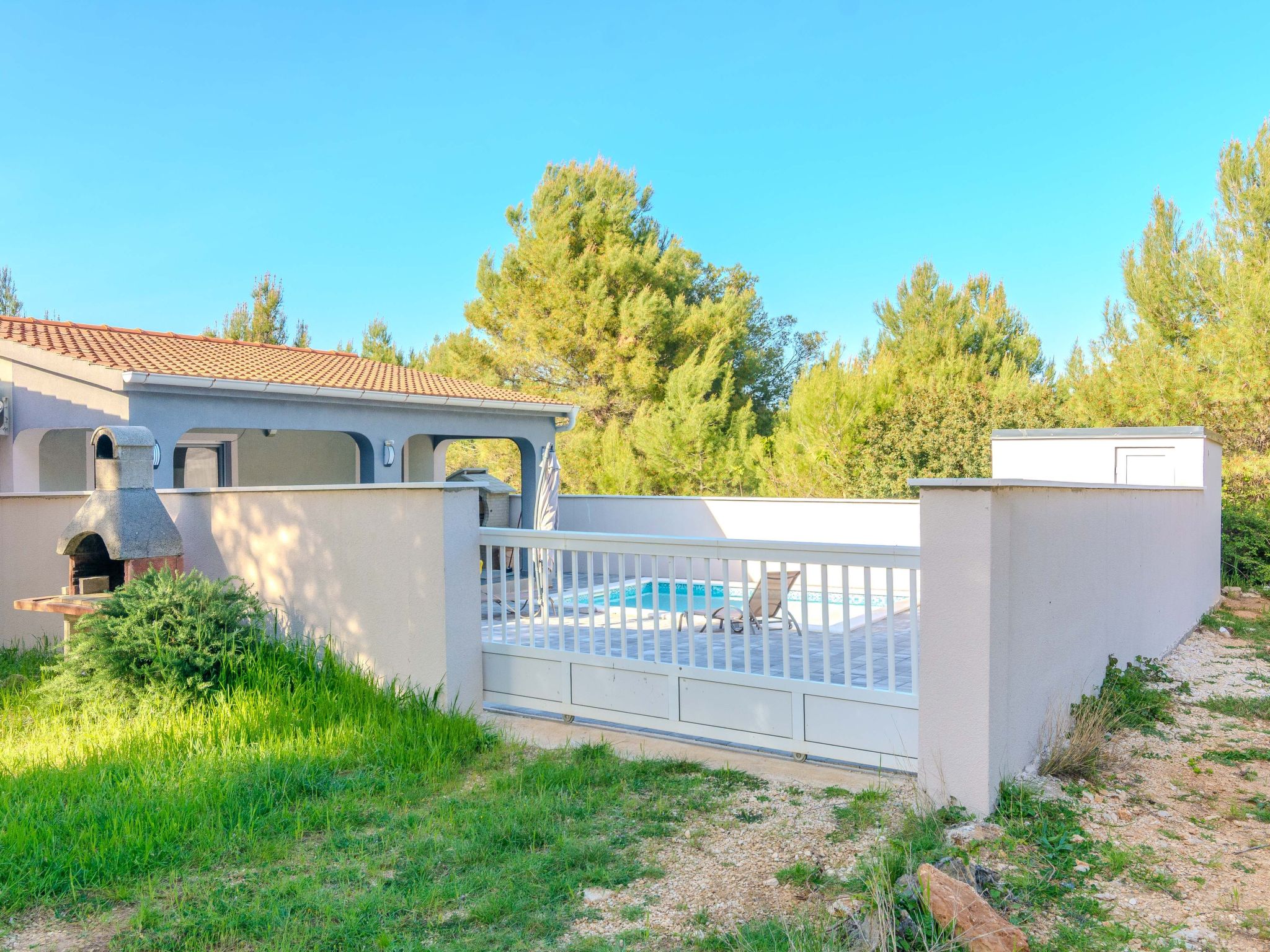 HH Stjepanovic-Image-tags.info