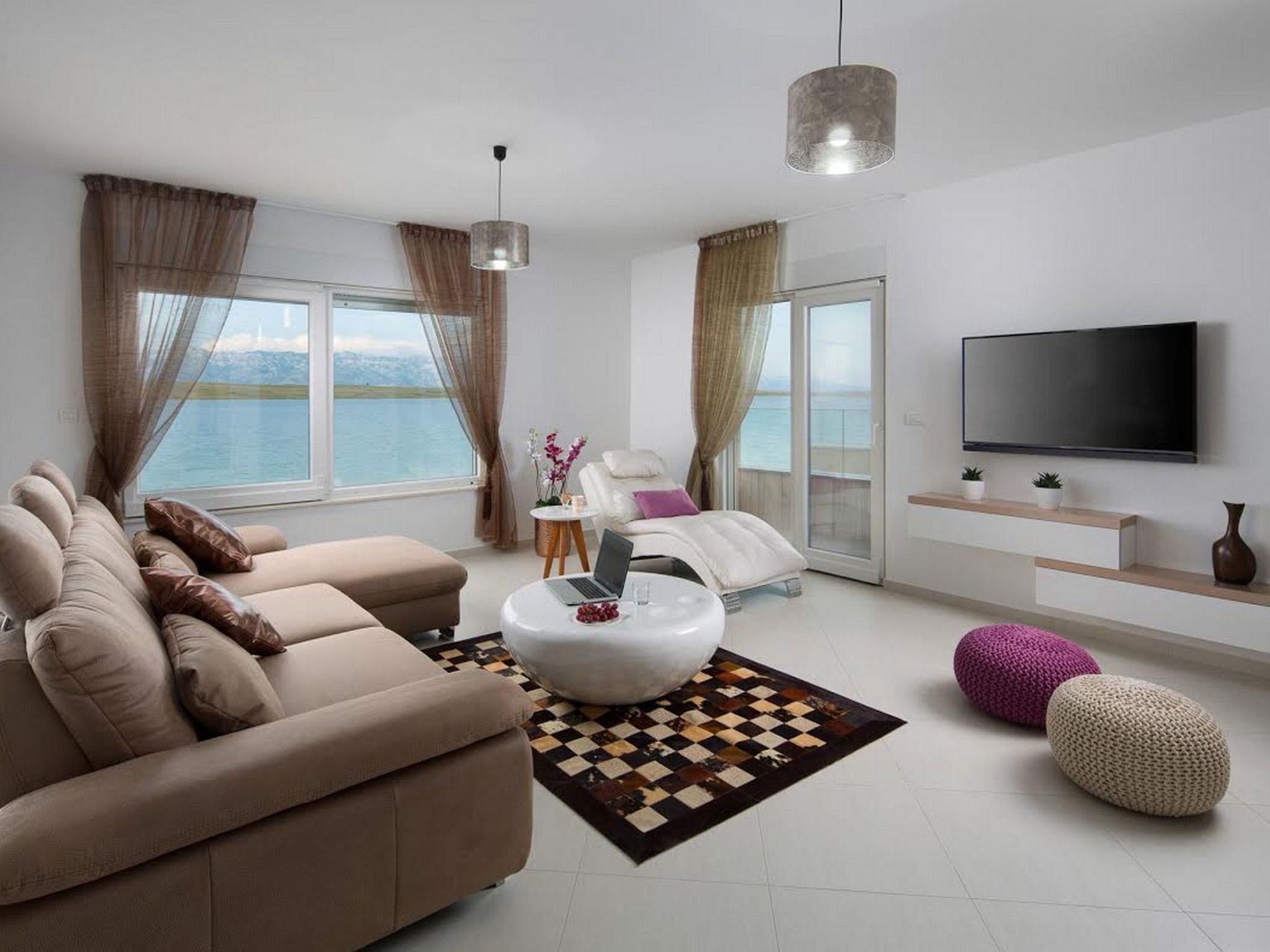 Apartment Vista Royal 1