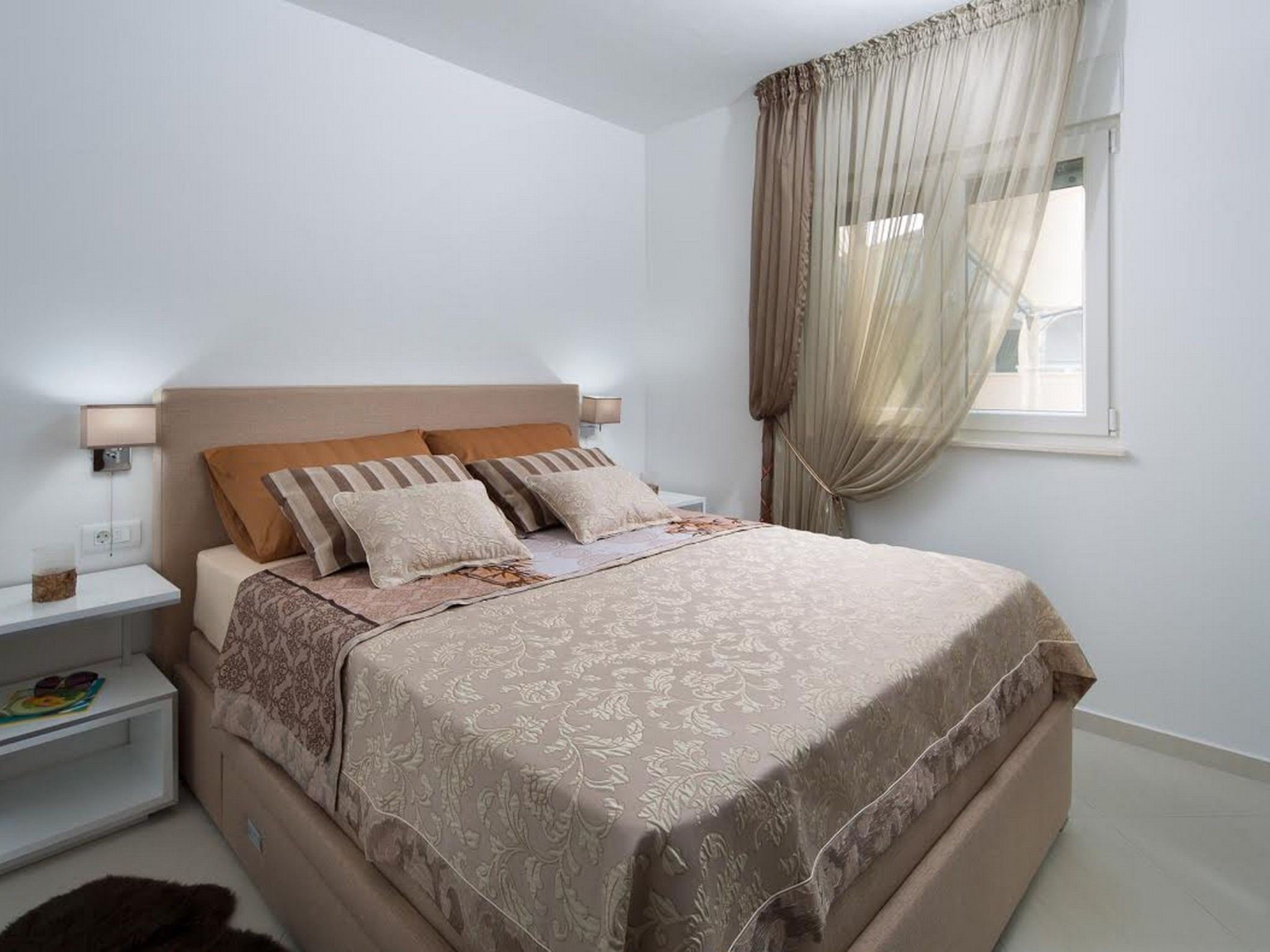 Apartment Vista Royal 1-Image-tags.info