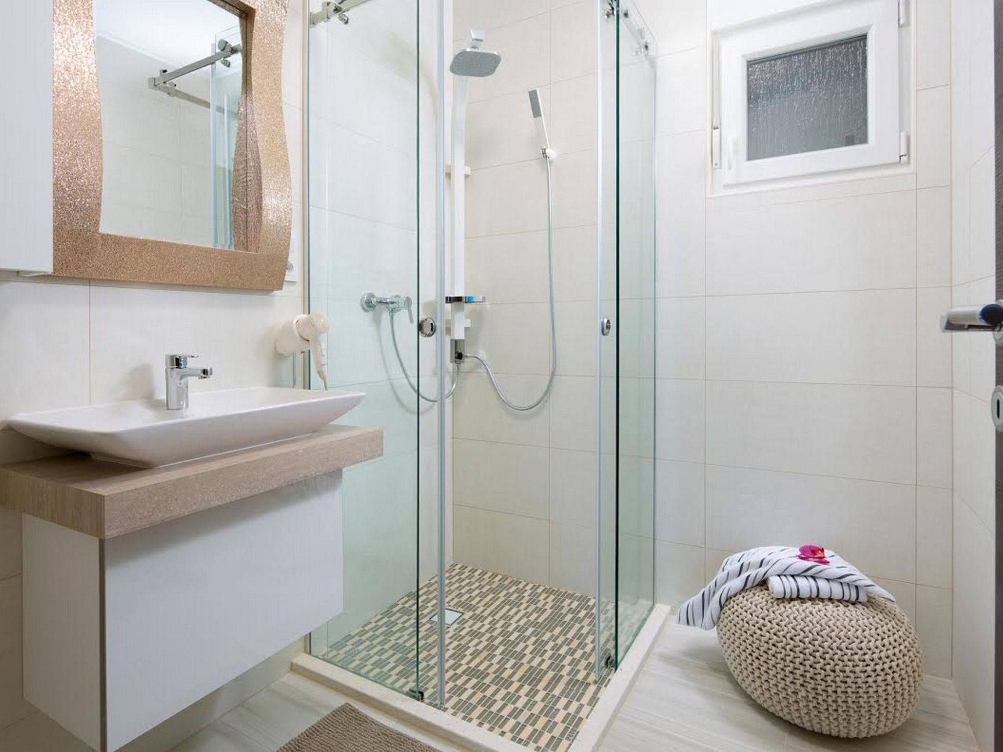 Apartment Vista Royal 1-Image-tags.info