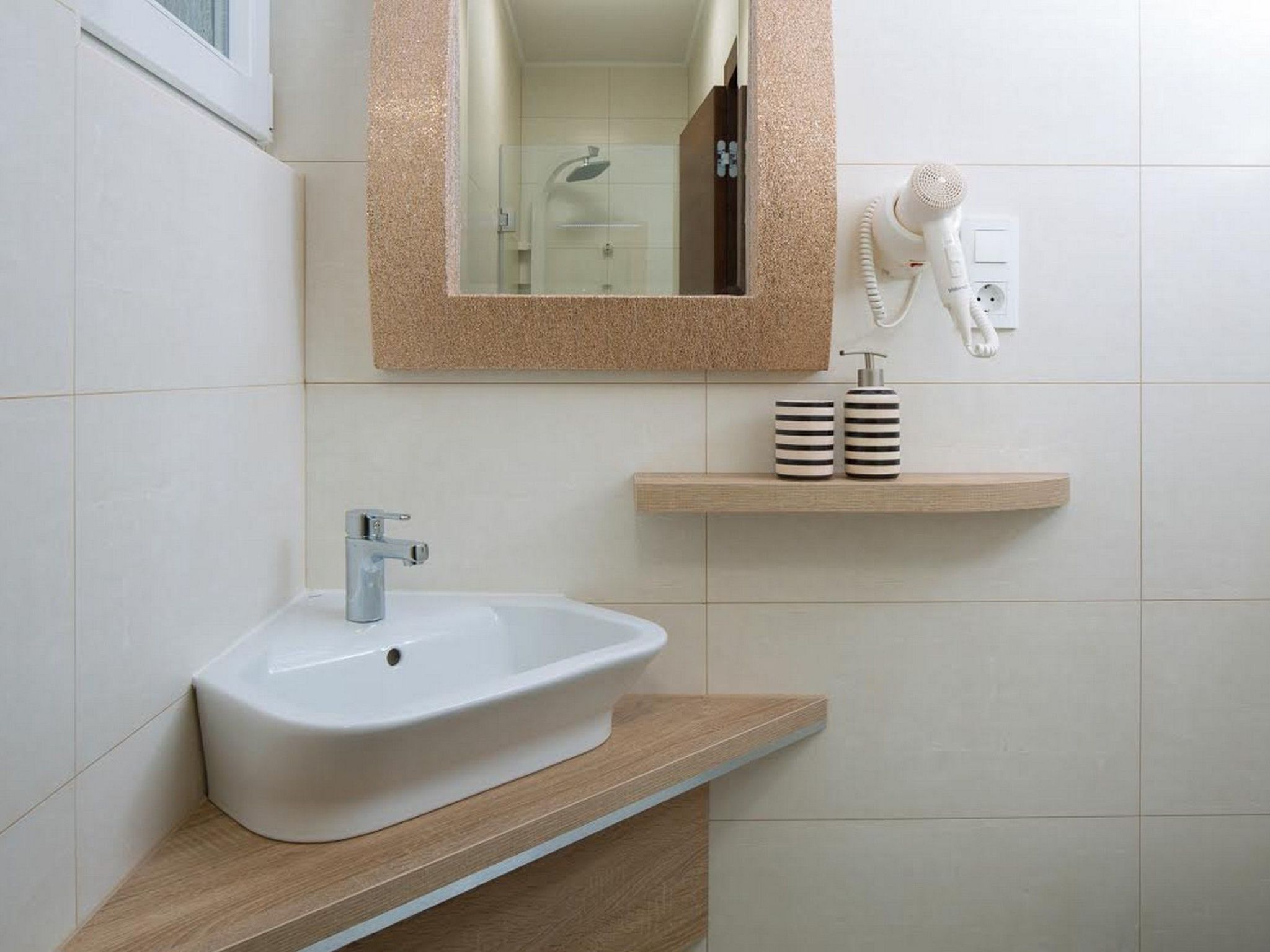 Apartment Vista Royal 1-Image-tags.info