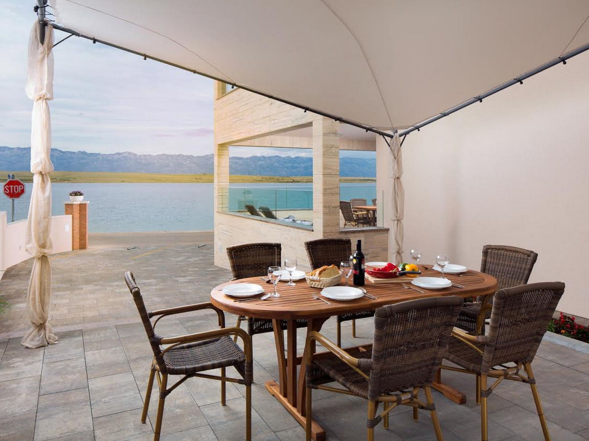 Apartment Vista Royal 1-Image-tags.info