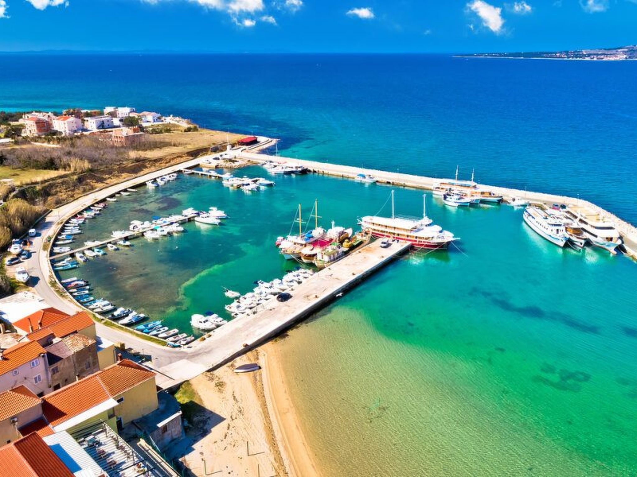 Neue Steinvilla mit beheiztem Pool in Strandnähe-Image-tags.info