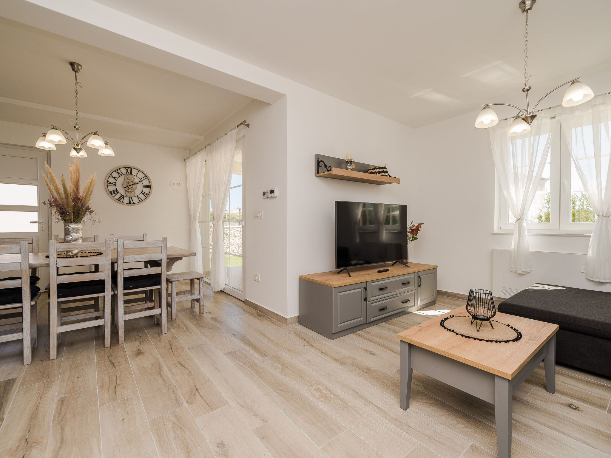 Neue Steinvilla mit beheiztem Pool in Strandnähe-Image-tags.info