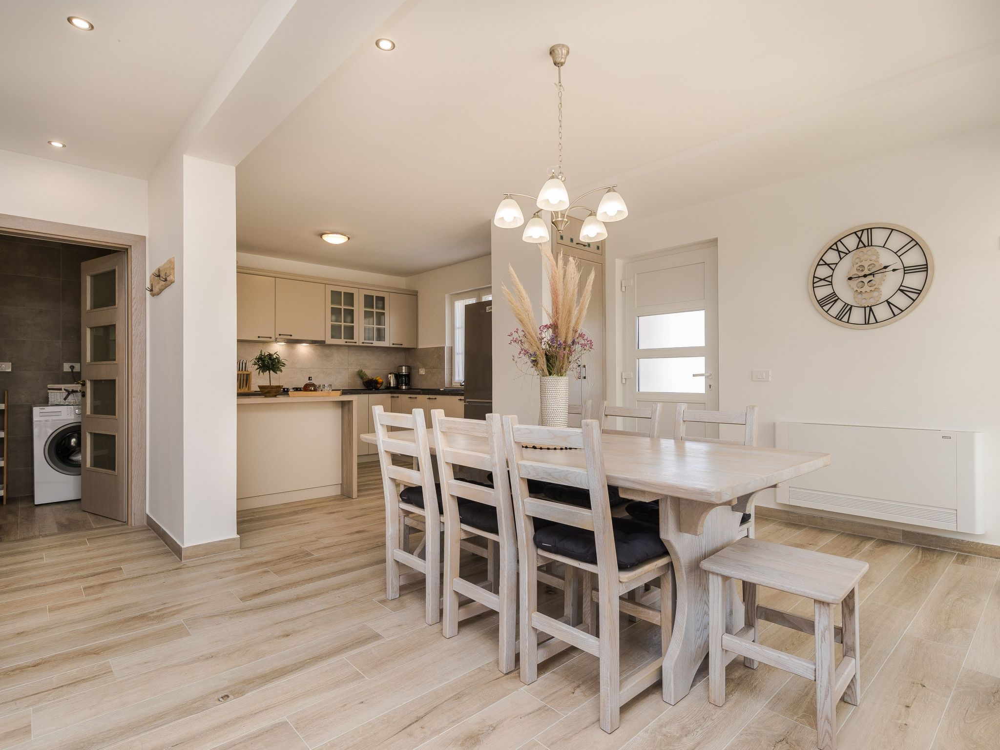 Neue Steinvilla mit beheiztem Pool in Strandnähe-Image-tags.info