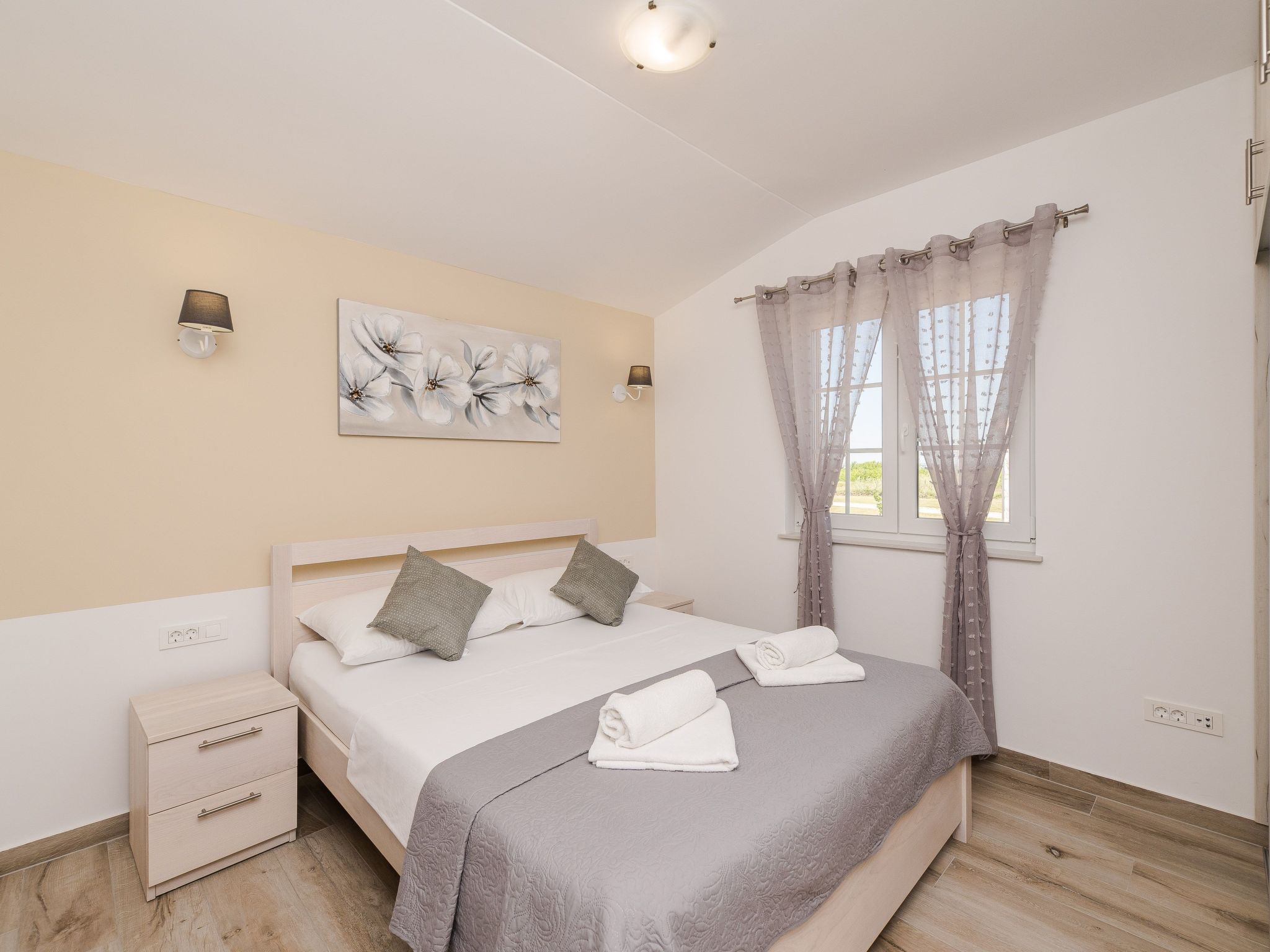 Neue Steinvilla mit beheiztem Pool in Strandnähe-Image-tags.info