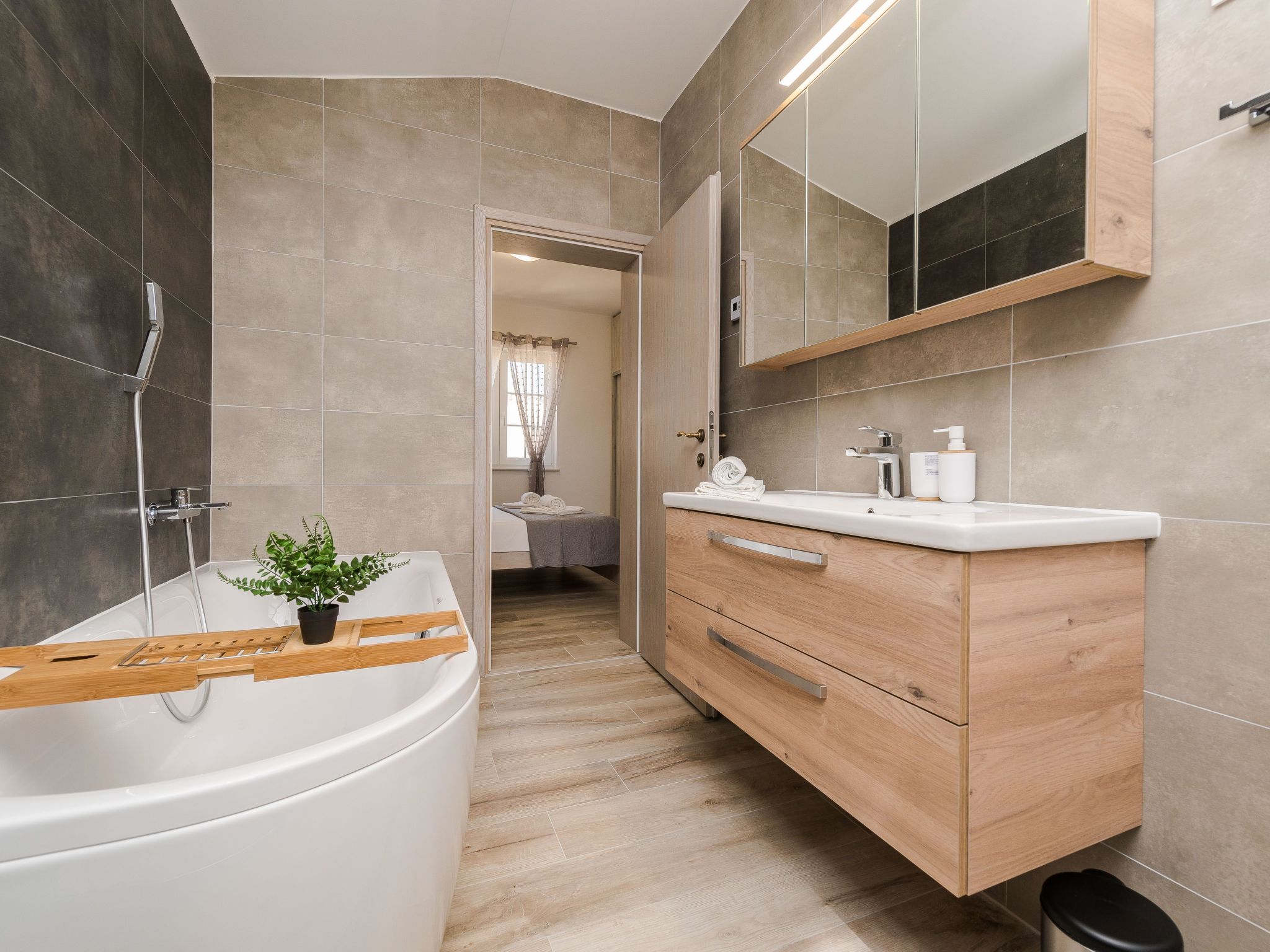 Neue Steinvilla mit beheiztem Pool in Strandnähe-Image-tags.info