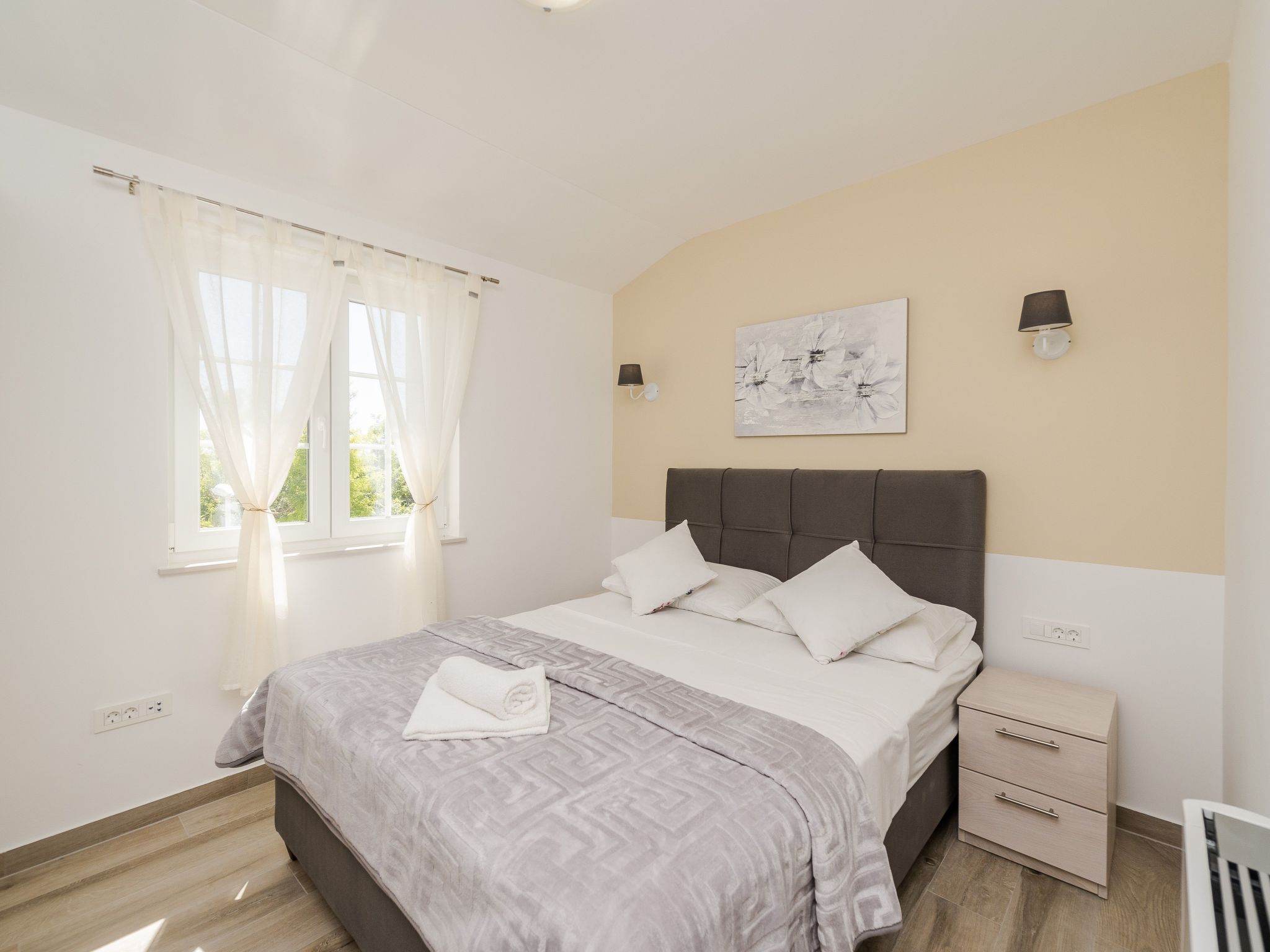 Neue Steinvilla mit beheiztem Pool in Strandnähe-Image-tags.info