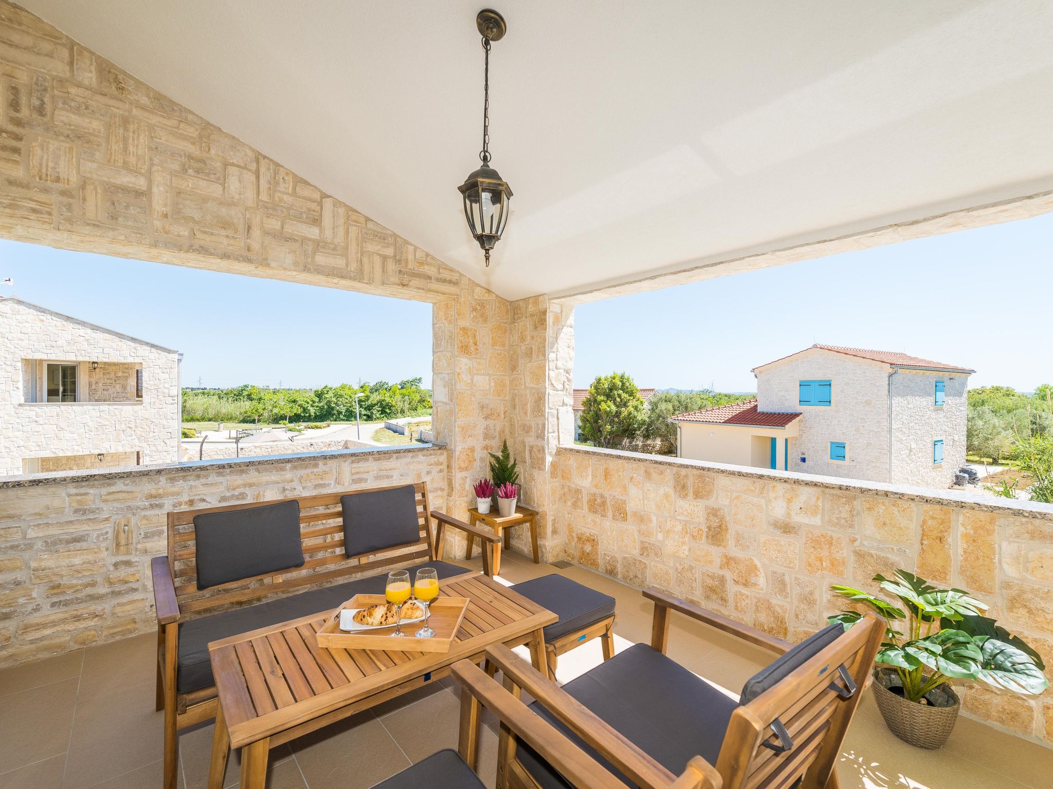 Neue Steinvilla mit beheiztem Pool in Strandnähe-Image-tags.info