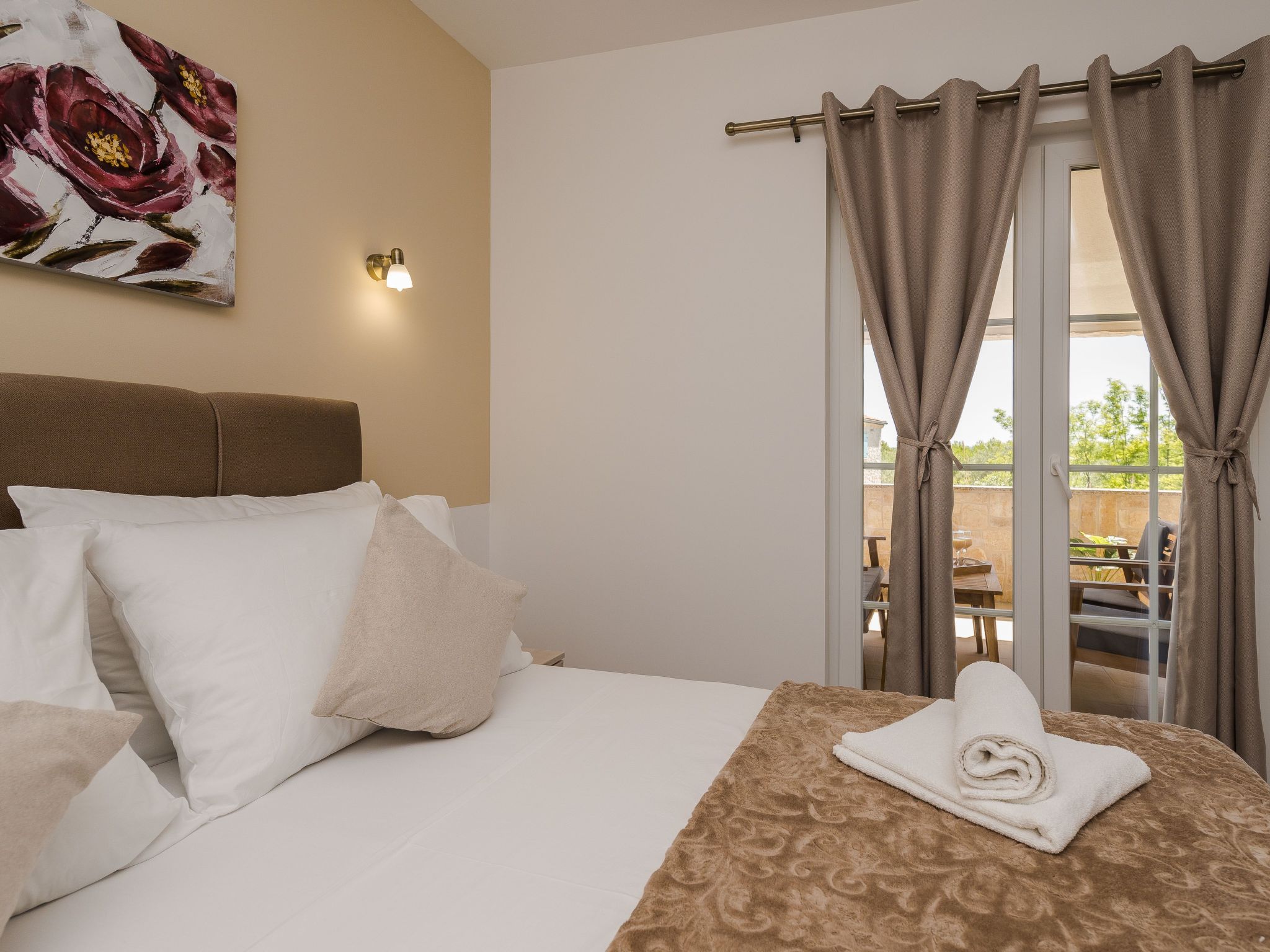 Neue Steinvilla mit beheiztem Pool in Strandnähe-Image-tags.info