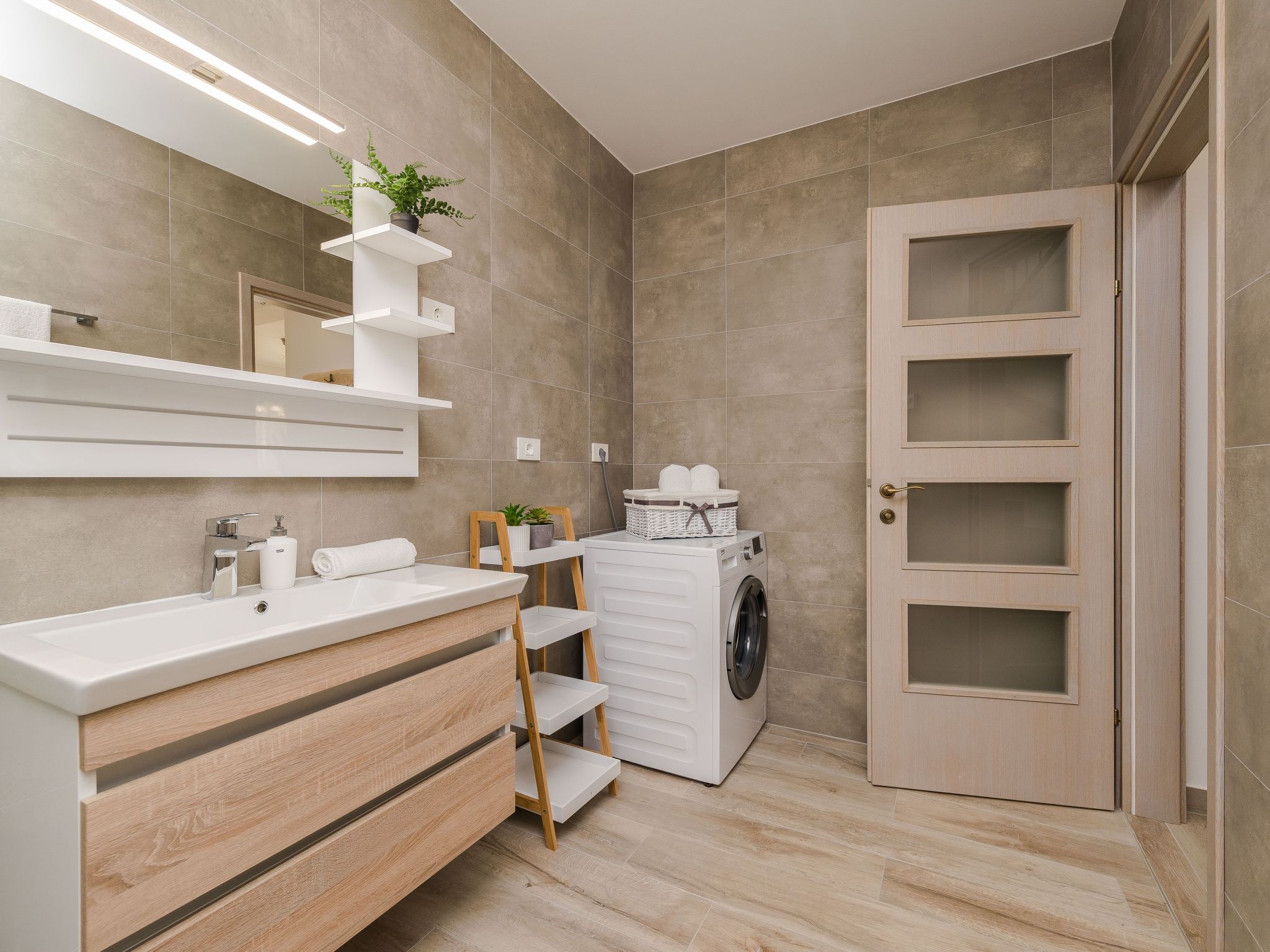 Neue Steinvilla mit beheiztem Pool in Strandnähe-Image-tags.info