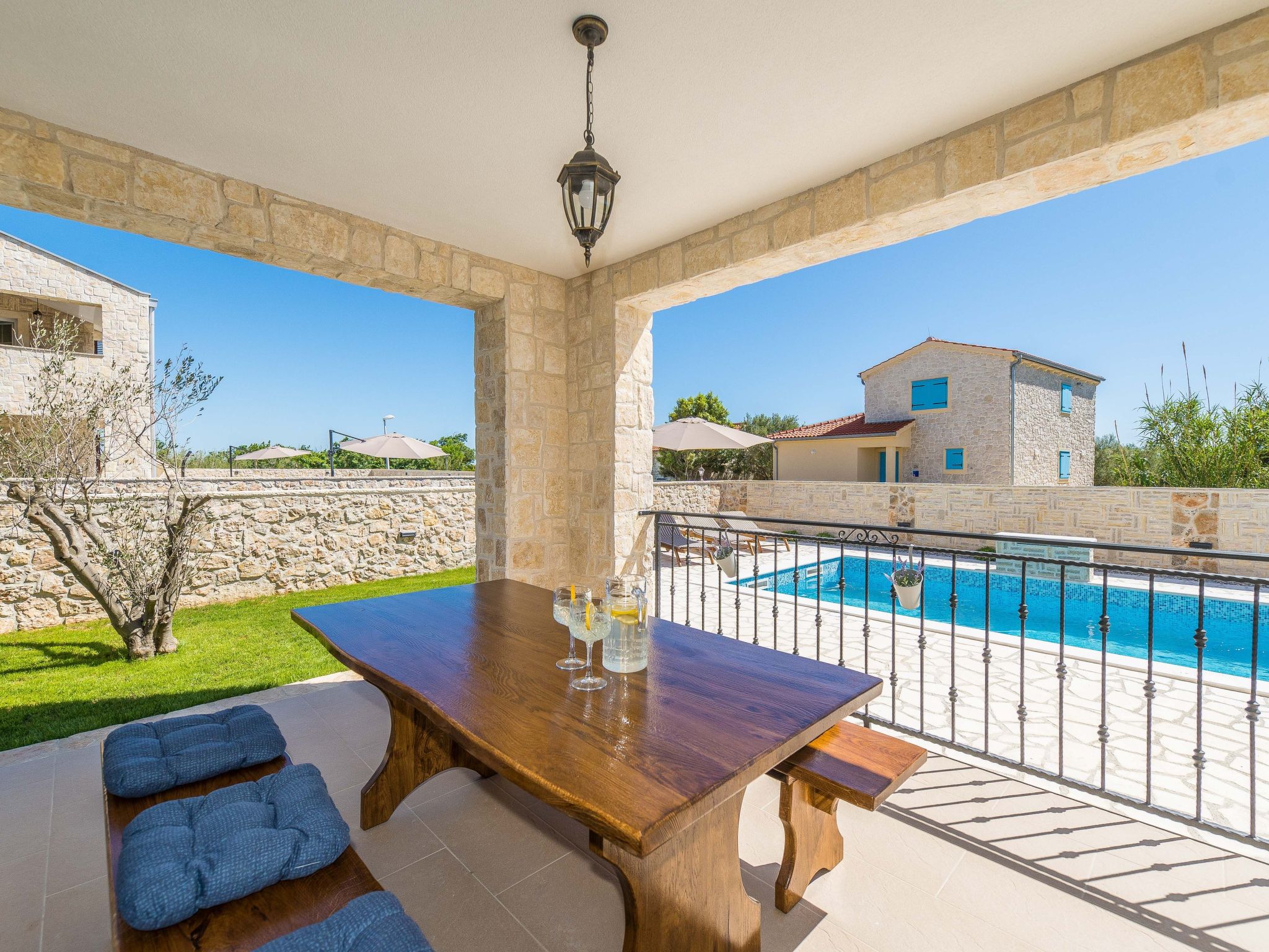 Neue Steinvilla mit beheiztem Pool in Strandnähe-Image-tags.info