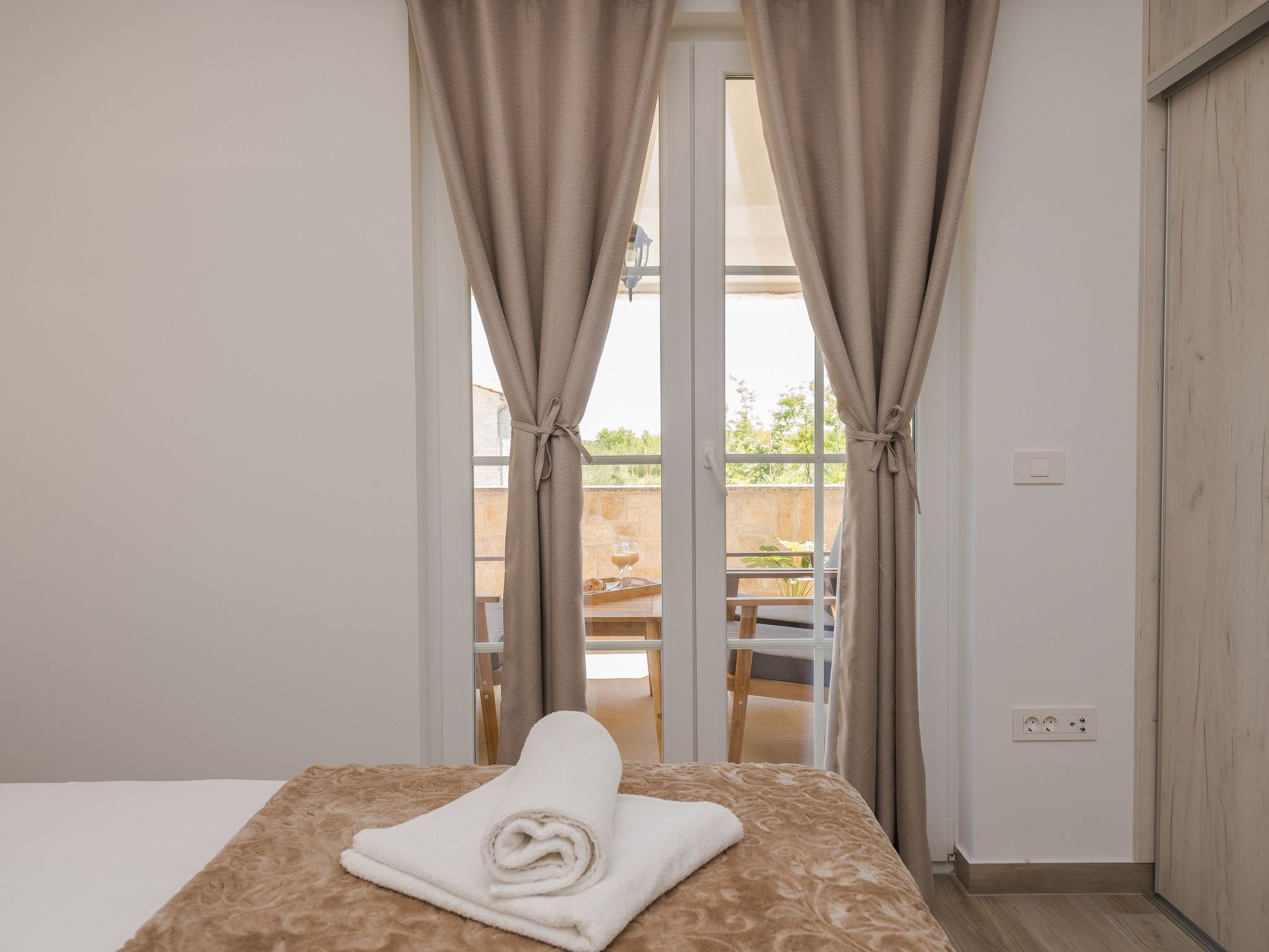 Neue Steinvilla mit beheiztem Pool in Strandnähe-Image-tags.info