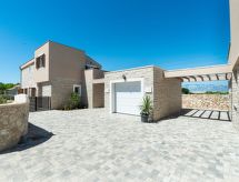 Vrijstaande villa met privézwembad en sauna, op loopafstand van het strand in Privlaka - thumbnail 2