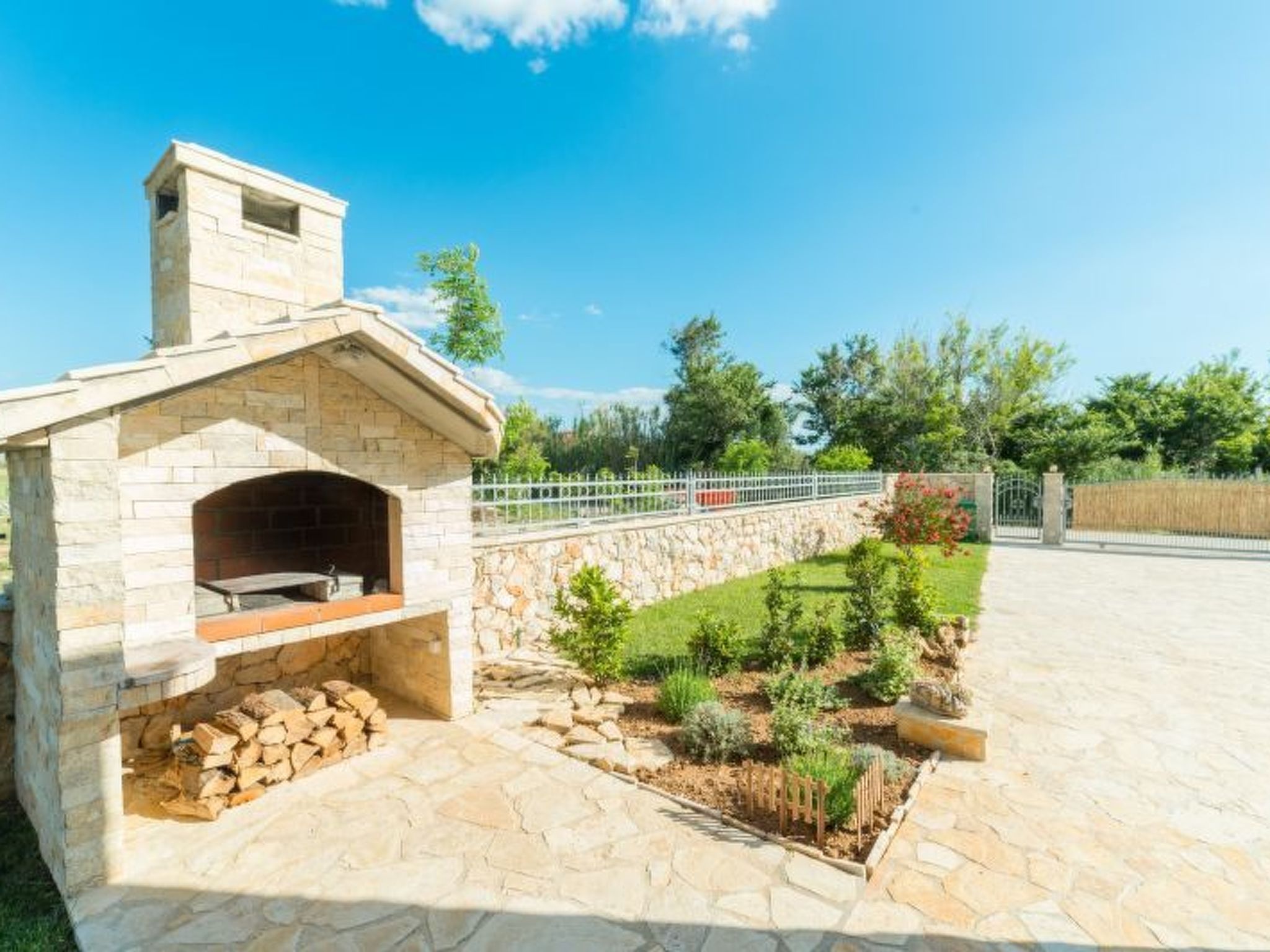 Steinvilla mit Pool, Meerblick, Nähe Sandstrand-Image-tags.info