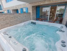 Villa Miri Palme: Luxe villa aan zee met jacuzzi in Privlaka - thumbnail 4