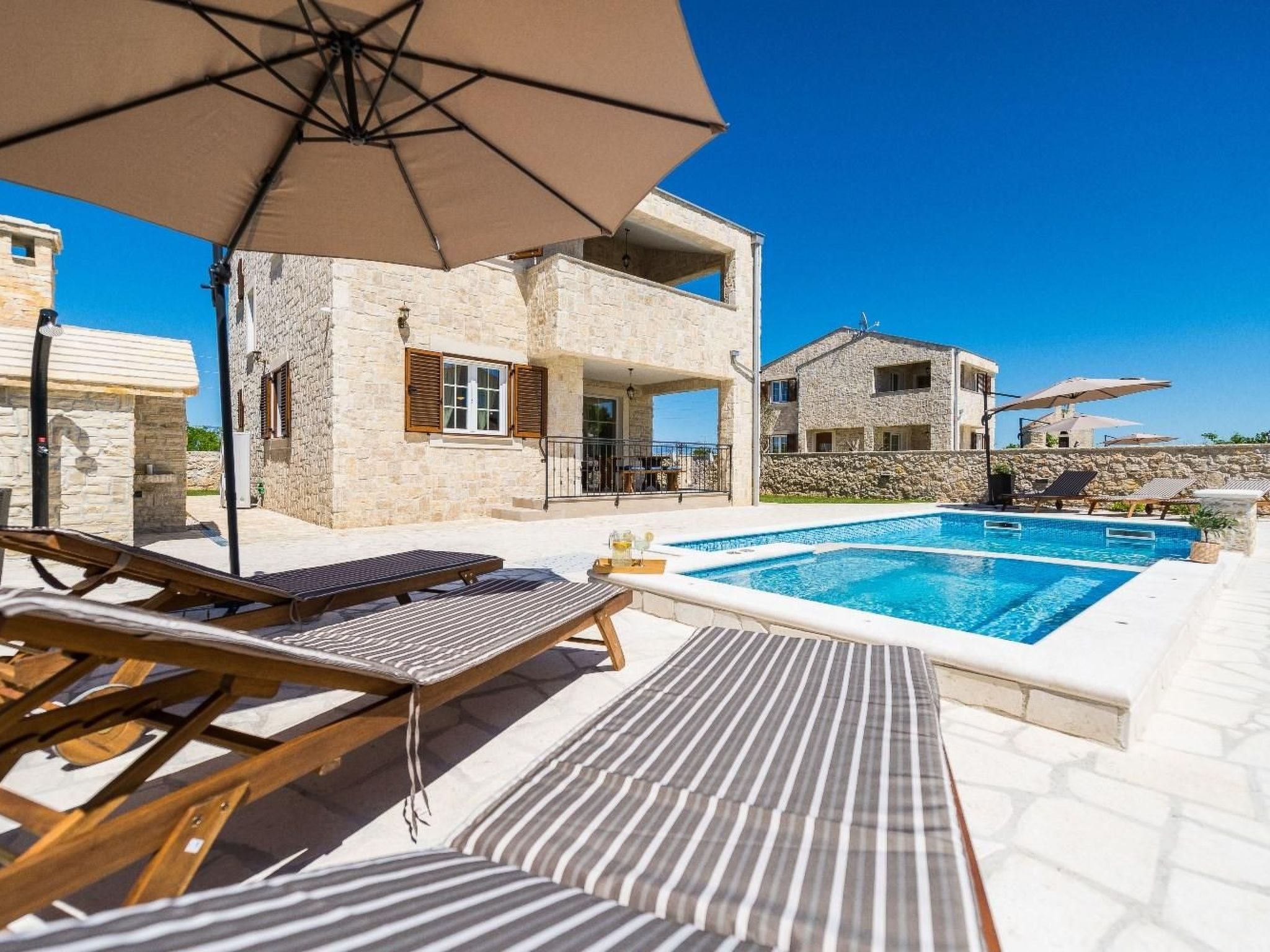 Vakantiehuis met privé zwembad in Privlaka (Kroatië) voor 8 personen